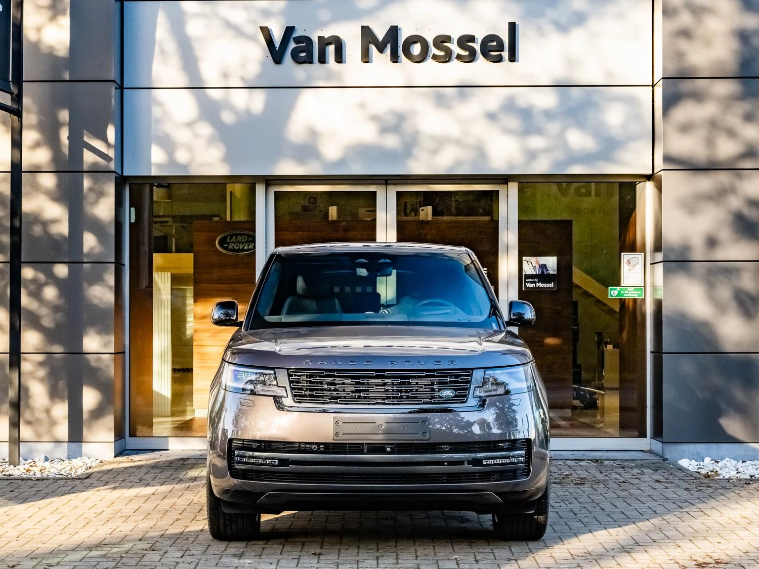 Land Rover-Range Rover-image-1