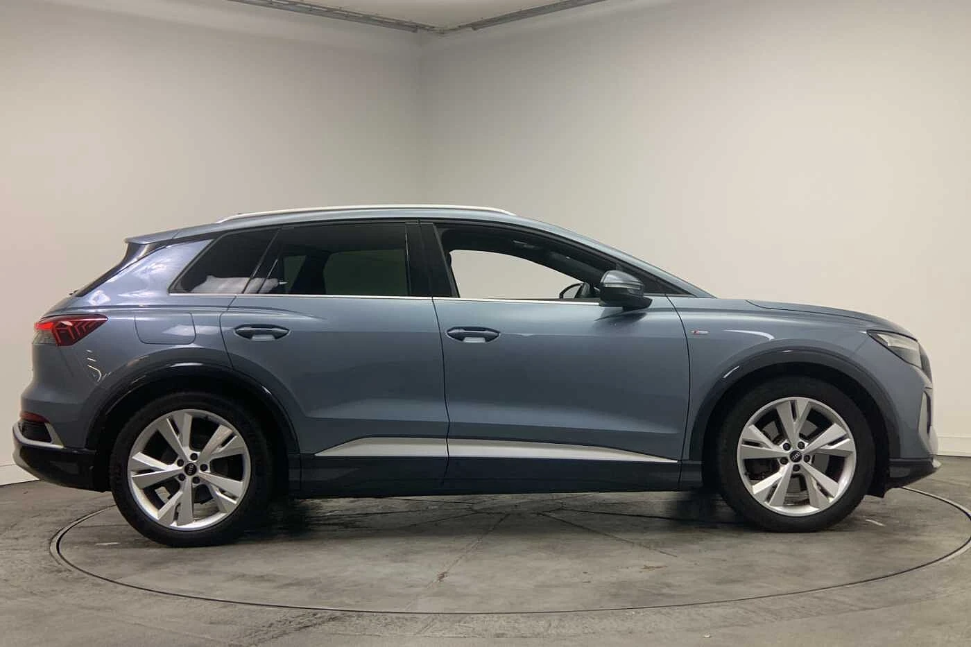 Audi-Q4 e-tron-image-6