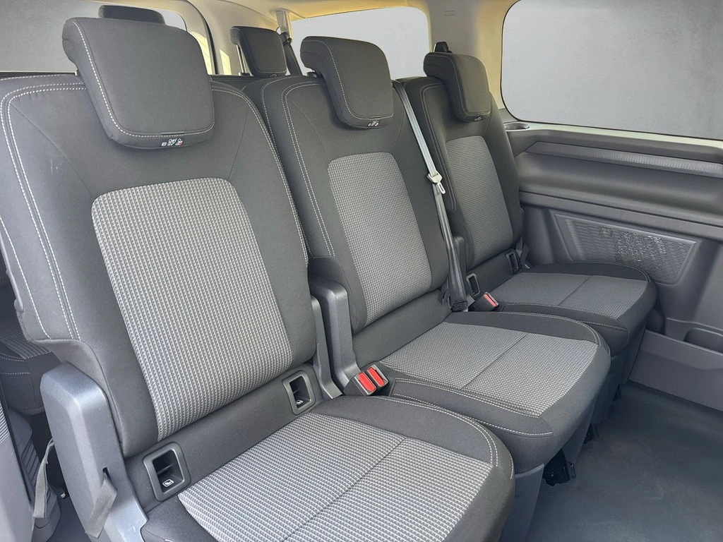 Volkswagen-Caravelle-image-11