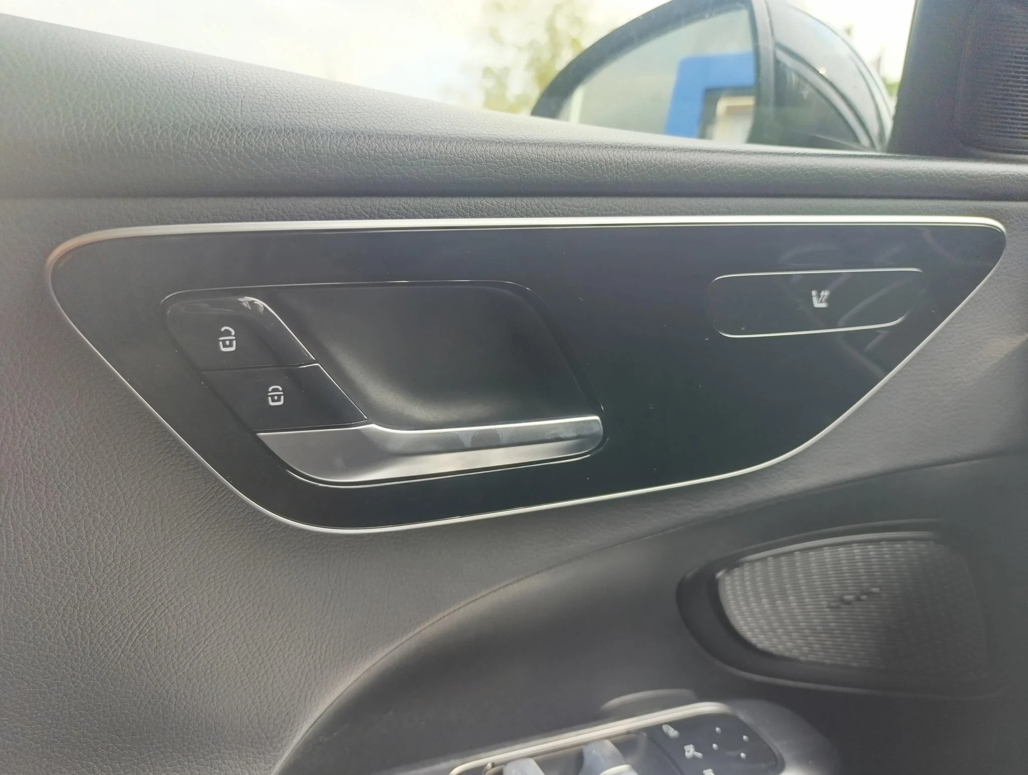 Mercedes-Benz-C-Klasse-image-14