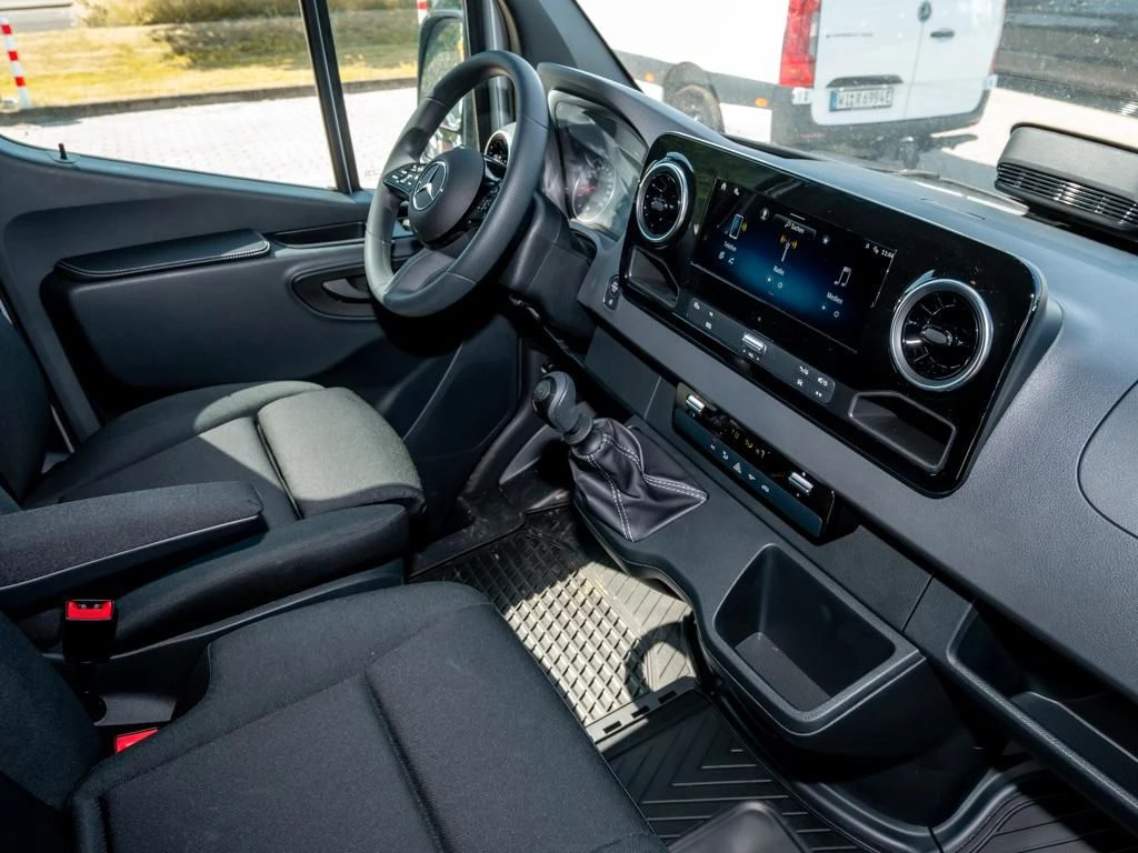 Mercedes-Benz-Sprinter 317-image-9