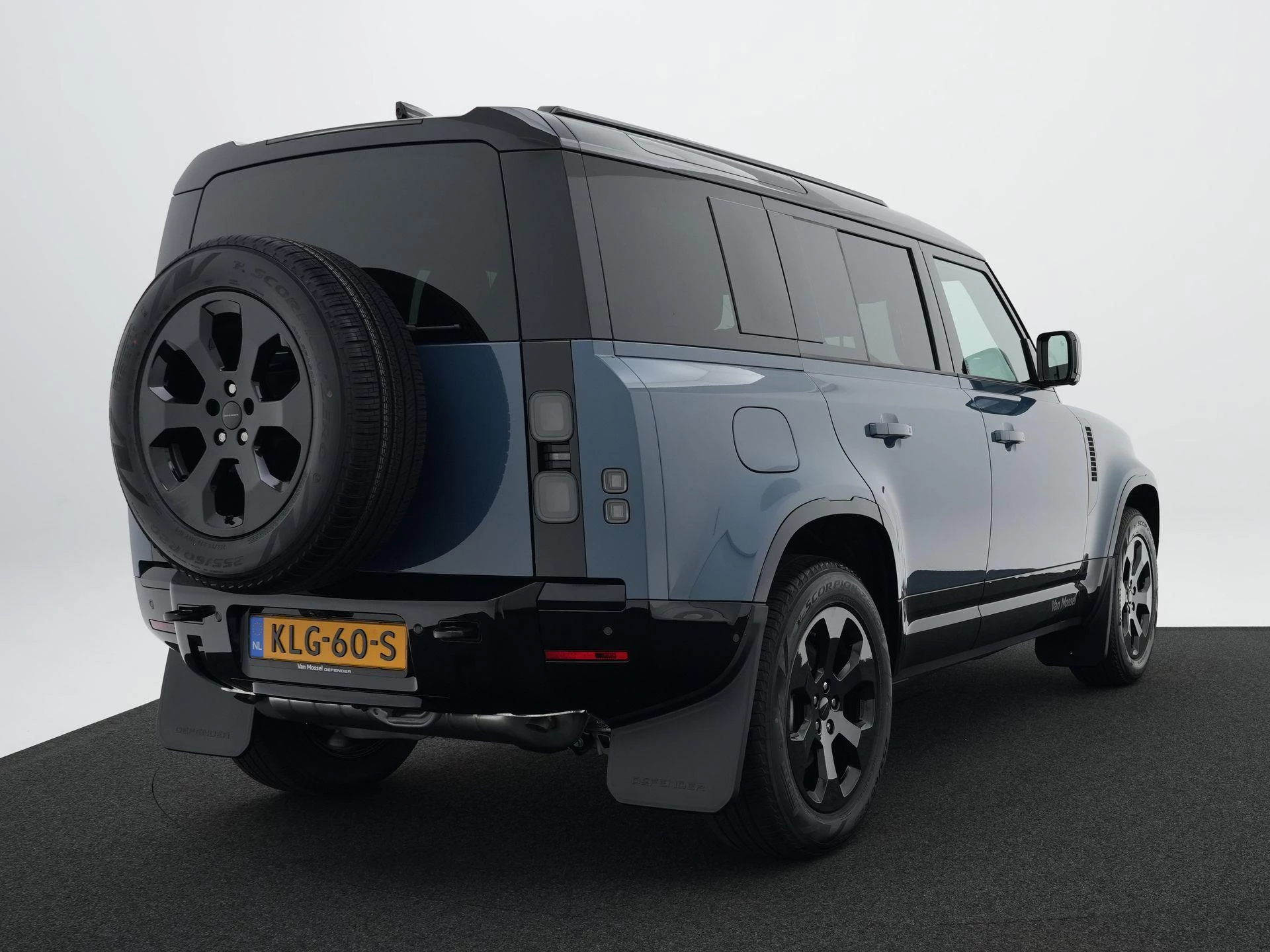 Land Rover-Defender-image-14