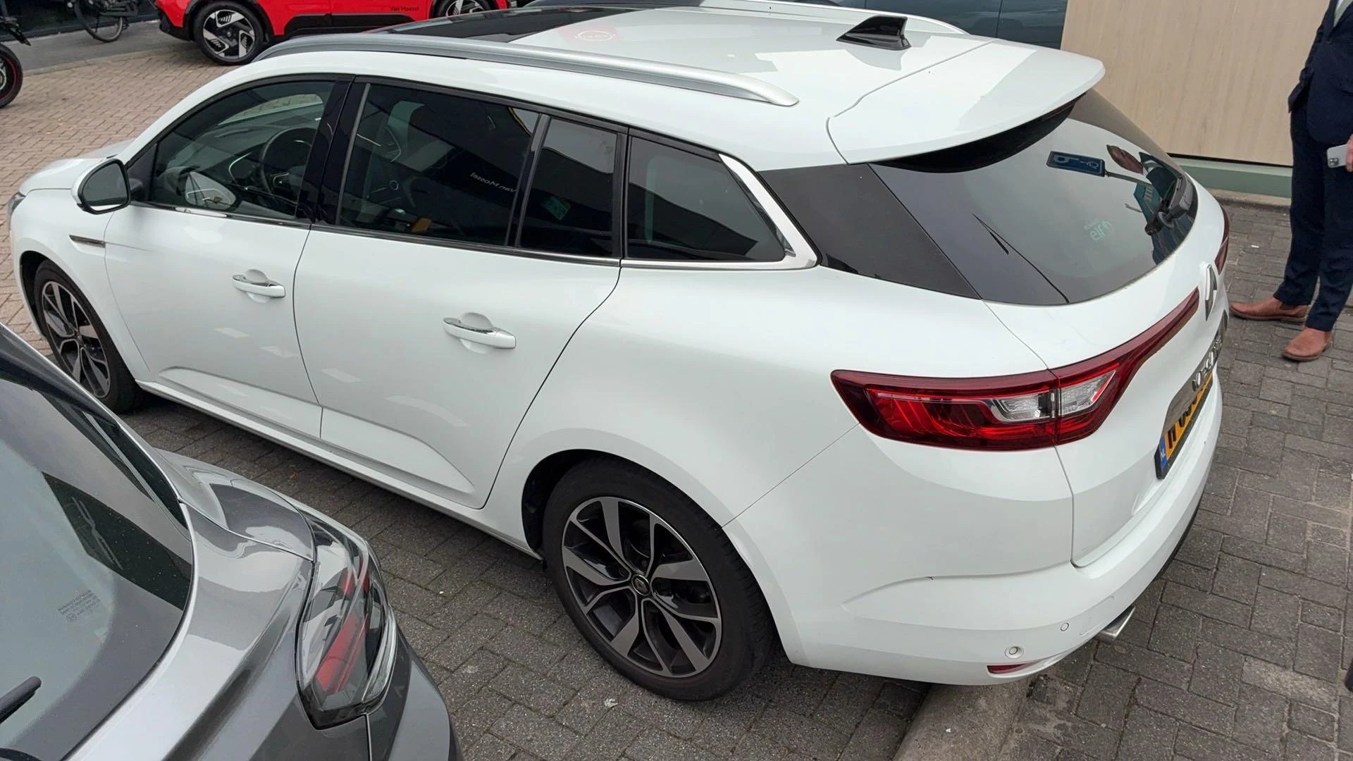 Renault-Mégane Estate-image-3