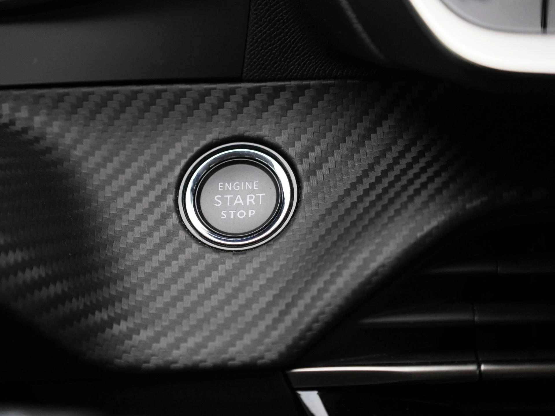 Peugeot-e-208-image-23