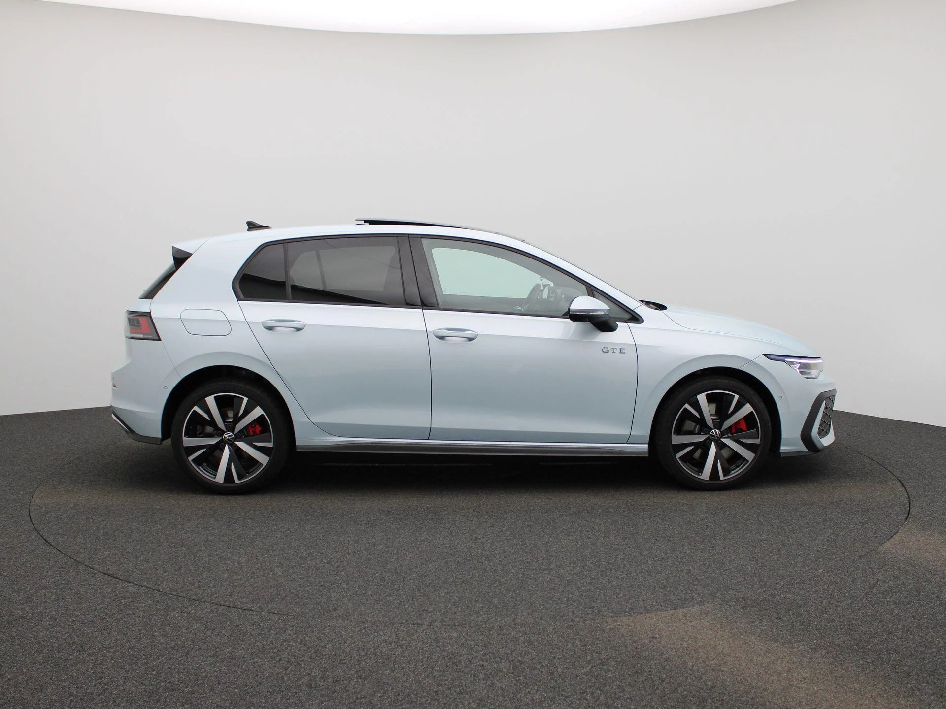 Volkswagen-Golf-image-5