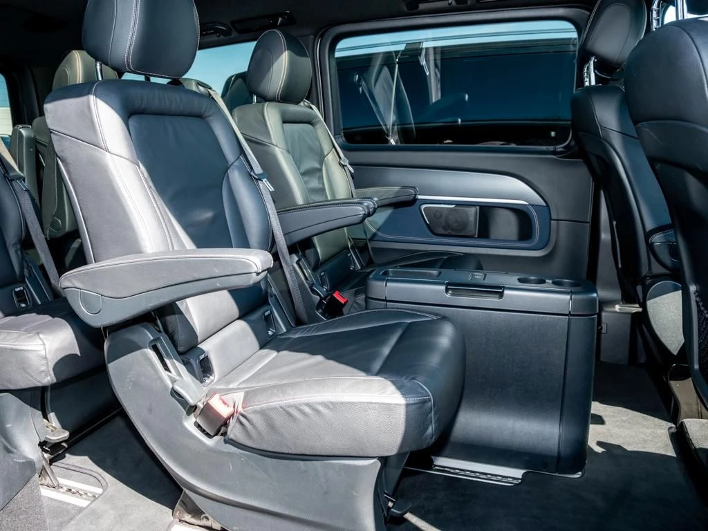 Mercedes-Benz-EQV 300-image-11