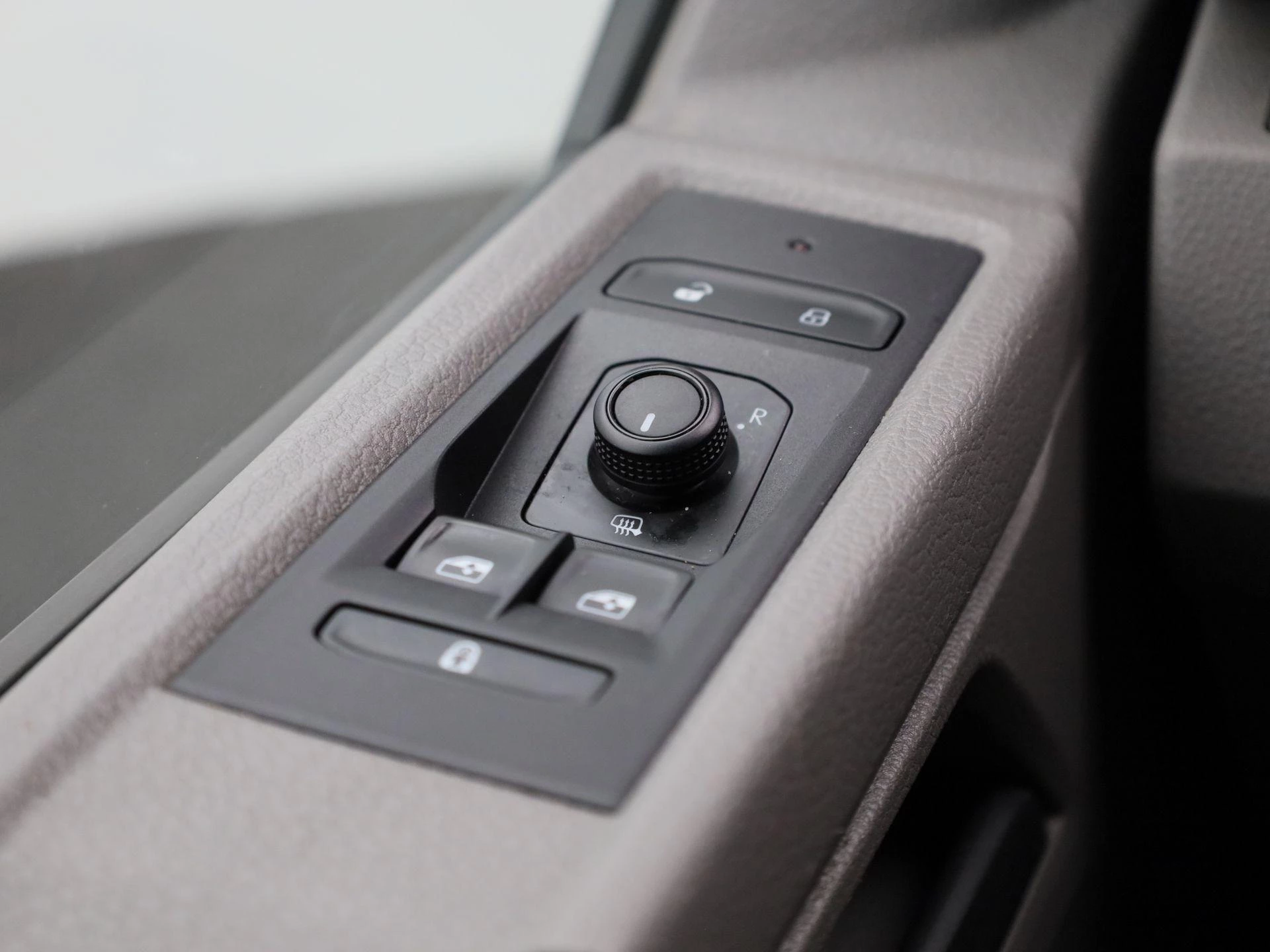 Volkswagen-Transporter-image-29