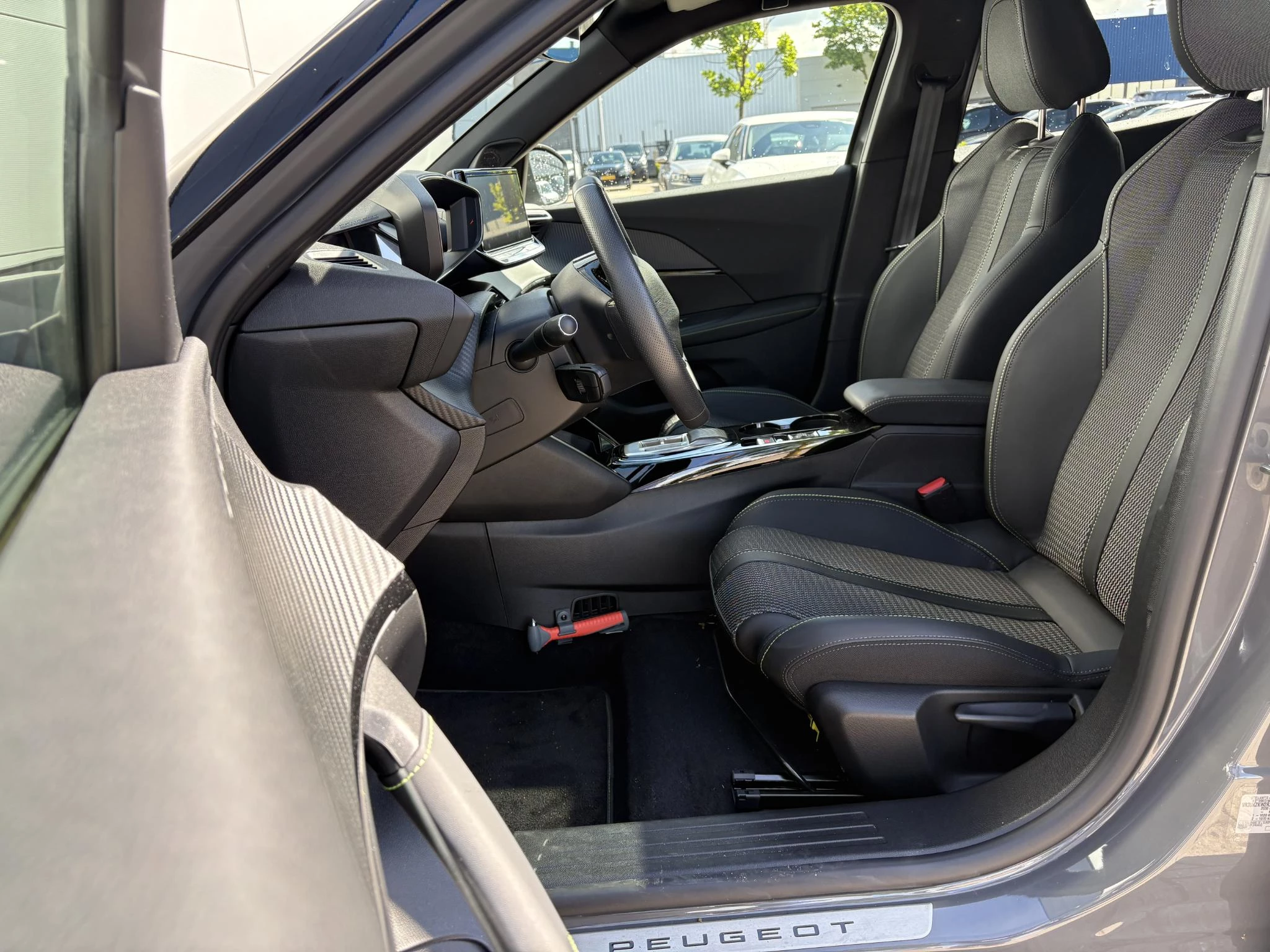 Peugeot-e-2008-image-13