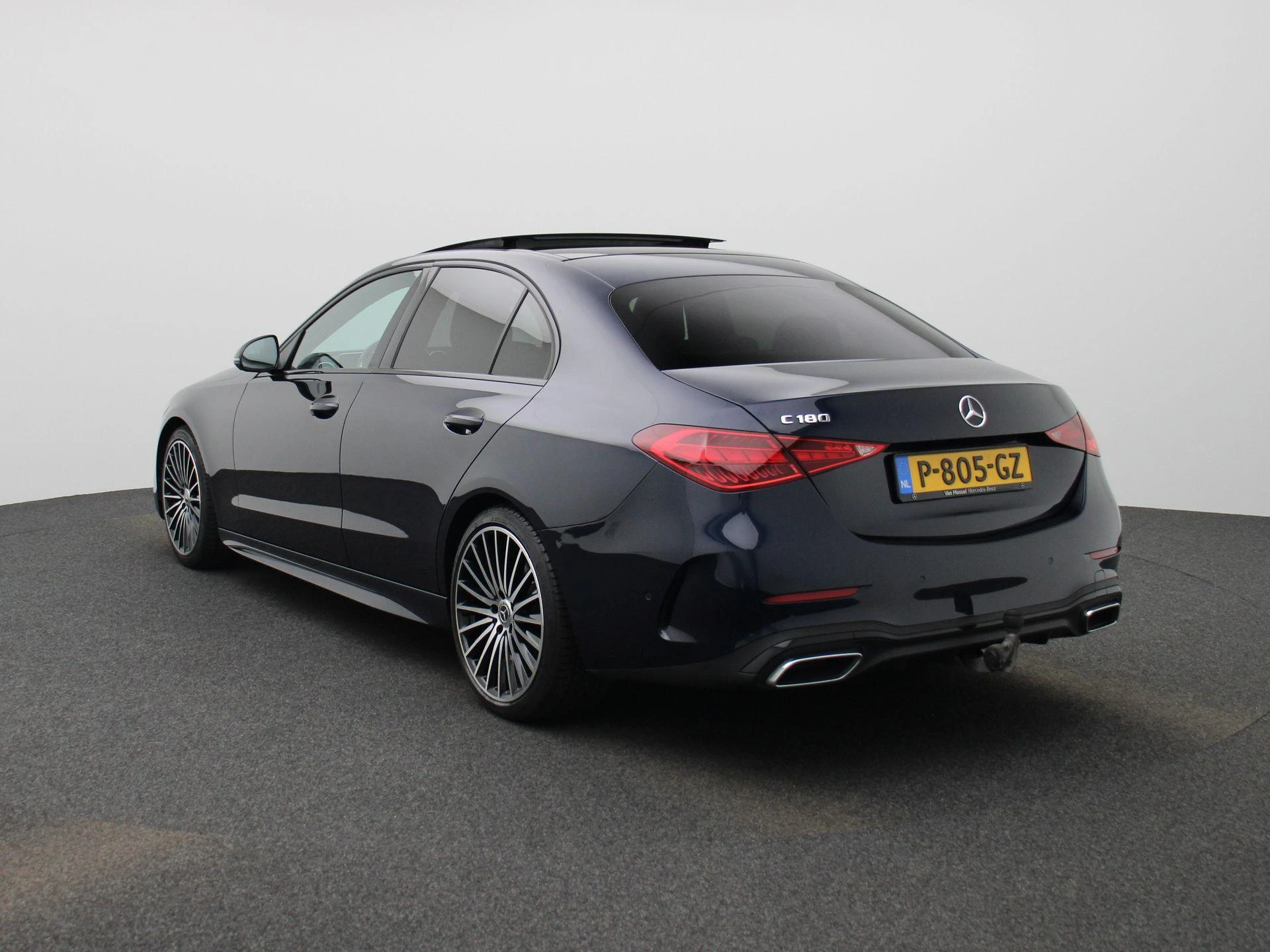 Mercedes-Benz-C-Klasse-image-2