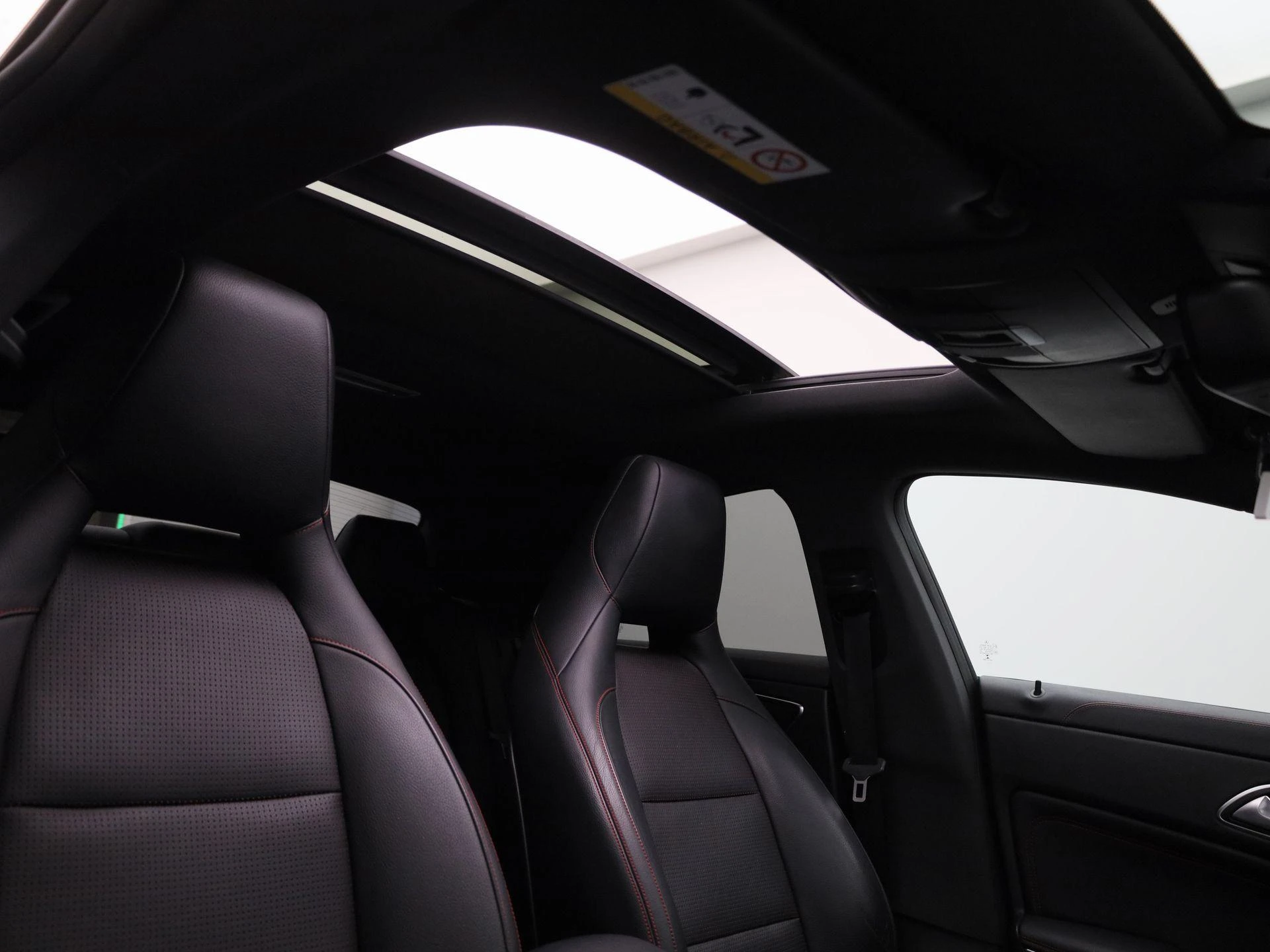Mercedes-Benz-CLA-image-46