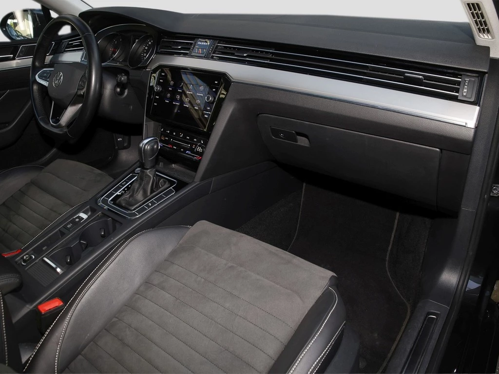 Volkswagen Passat Variant 2.0 TDI DSG Elegance AHK/Navi/RFK