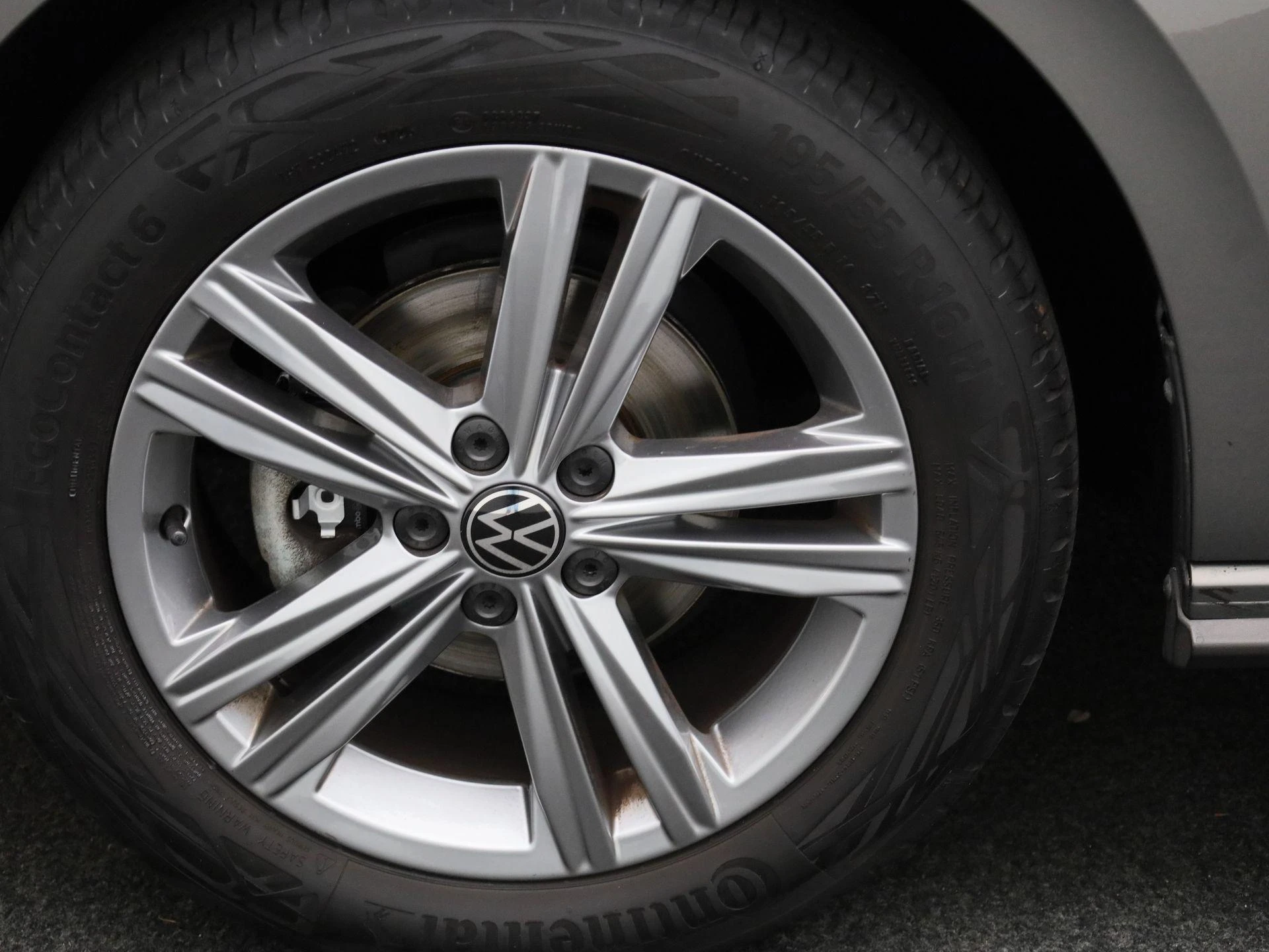 Volkswagen-Polo-image-12