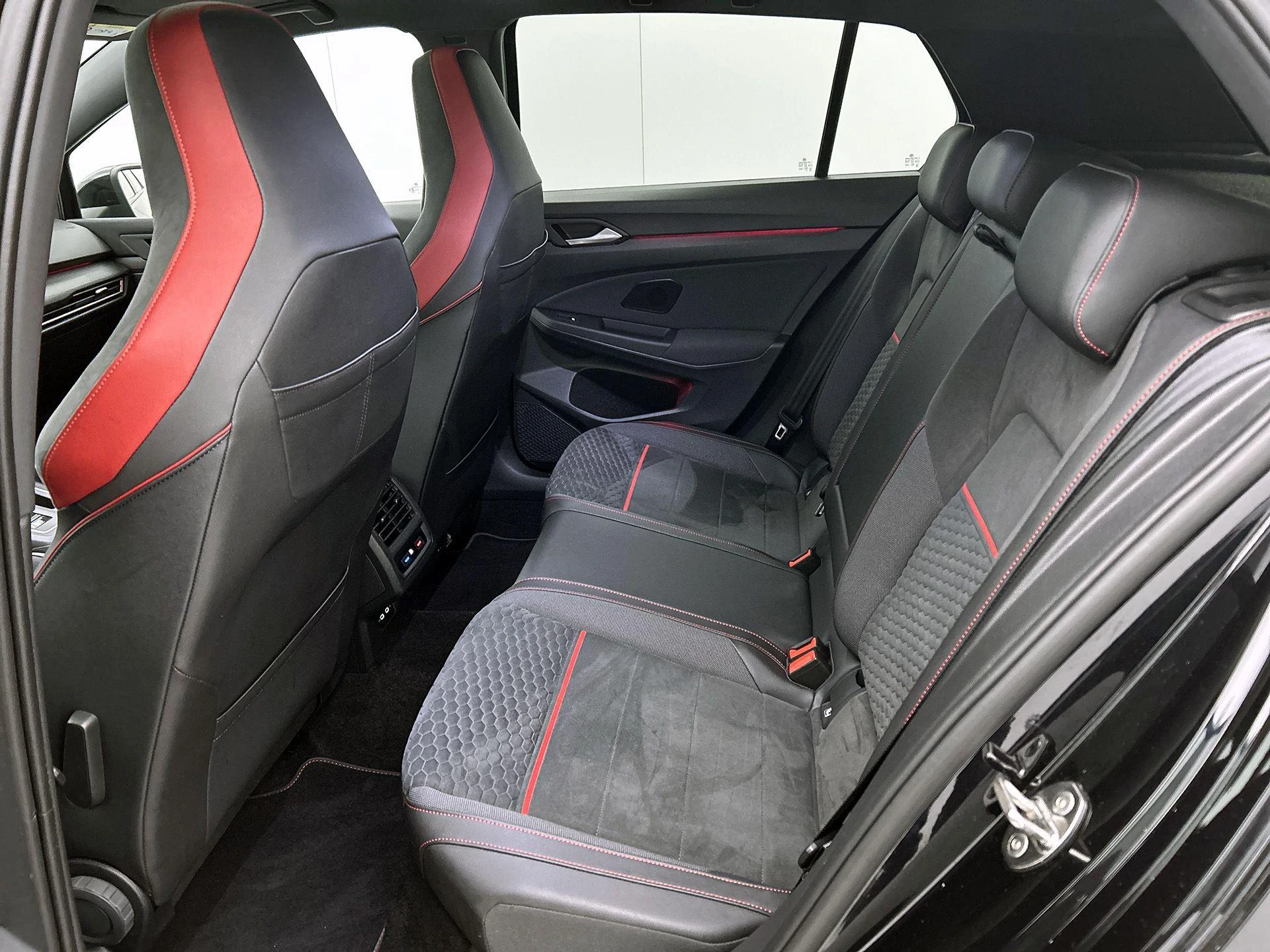 Volkswagen-Golf-image-30