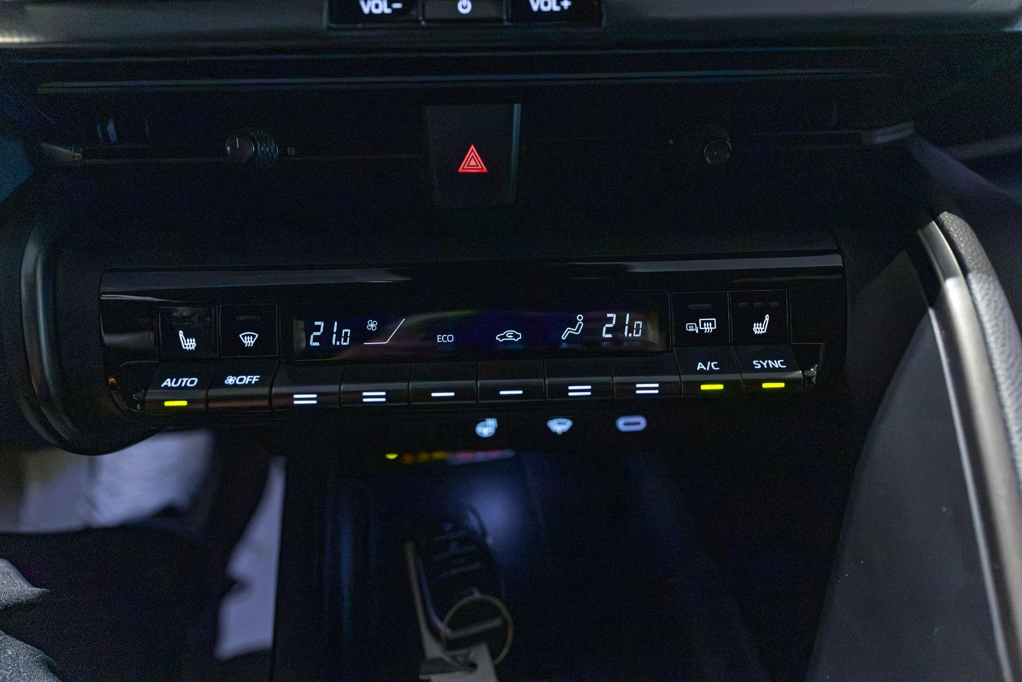 Toyota-C-HR-image-28