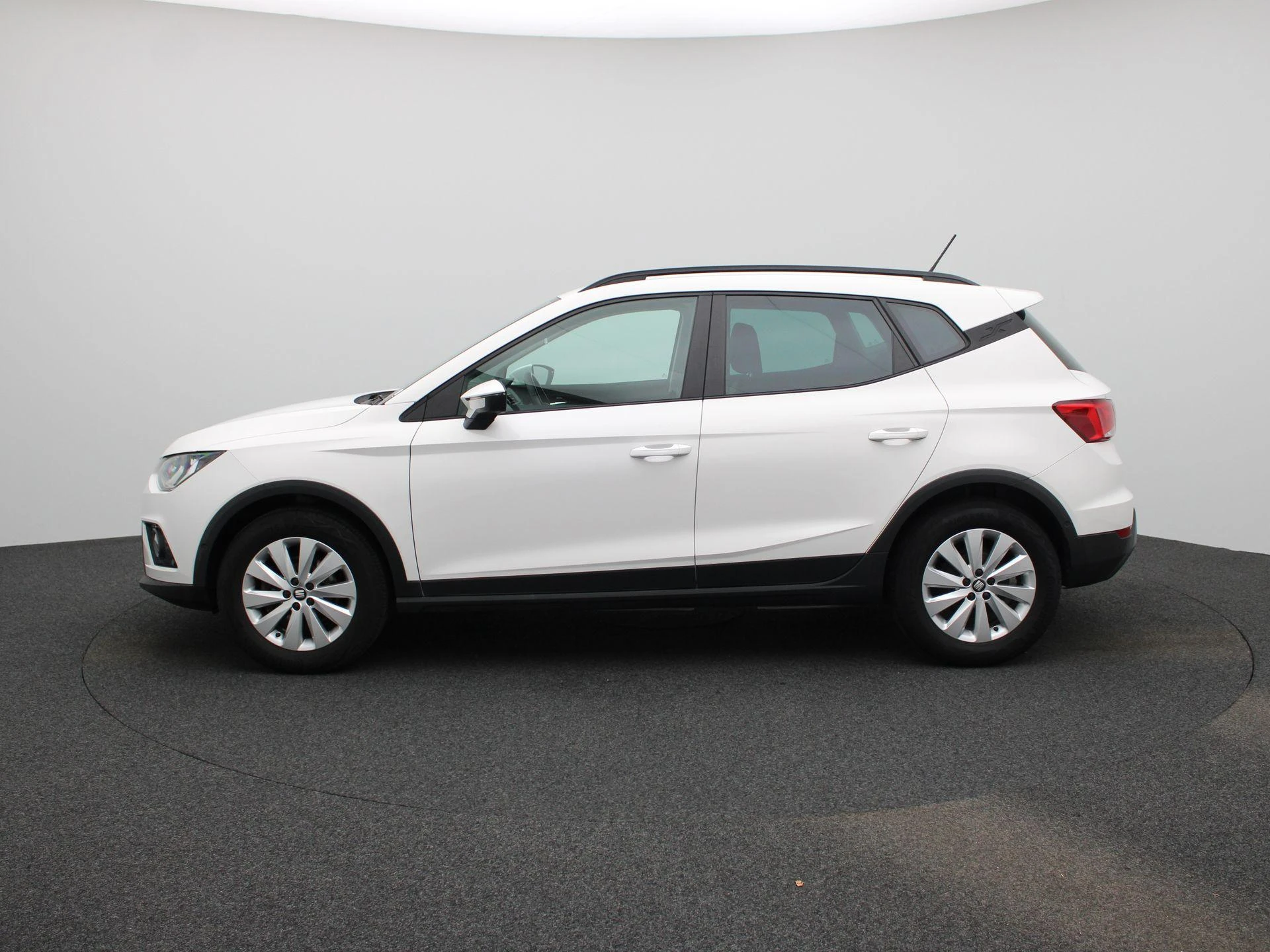 SEAT-Arona-image-3