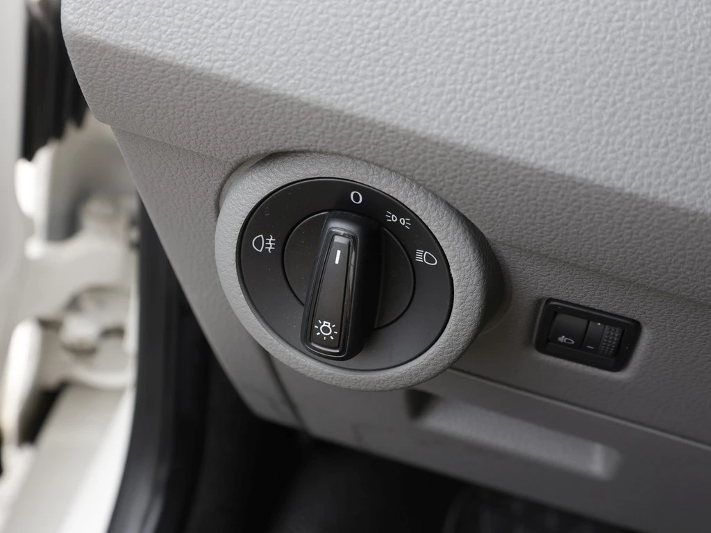 Volkswagen-Transporter-image-12
