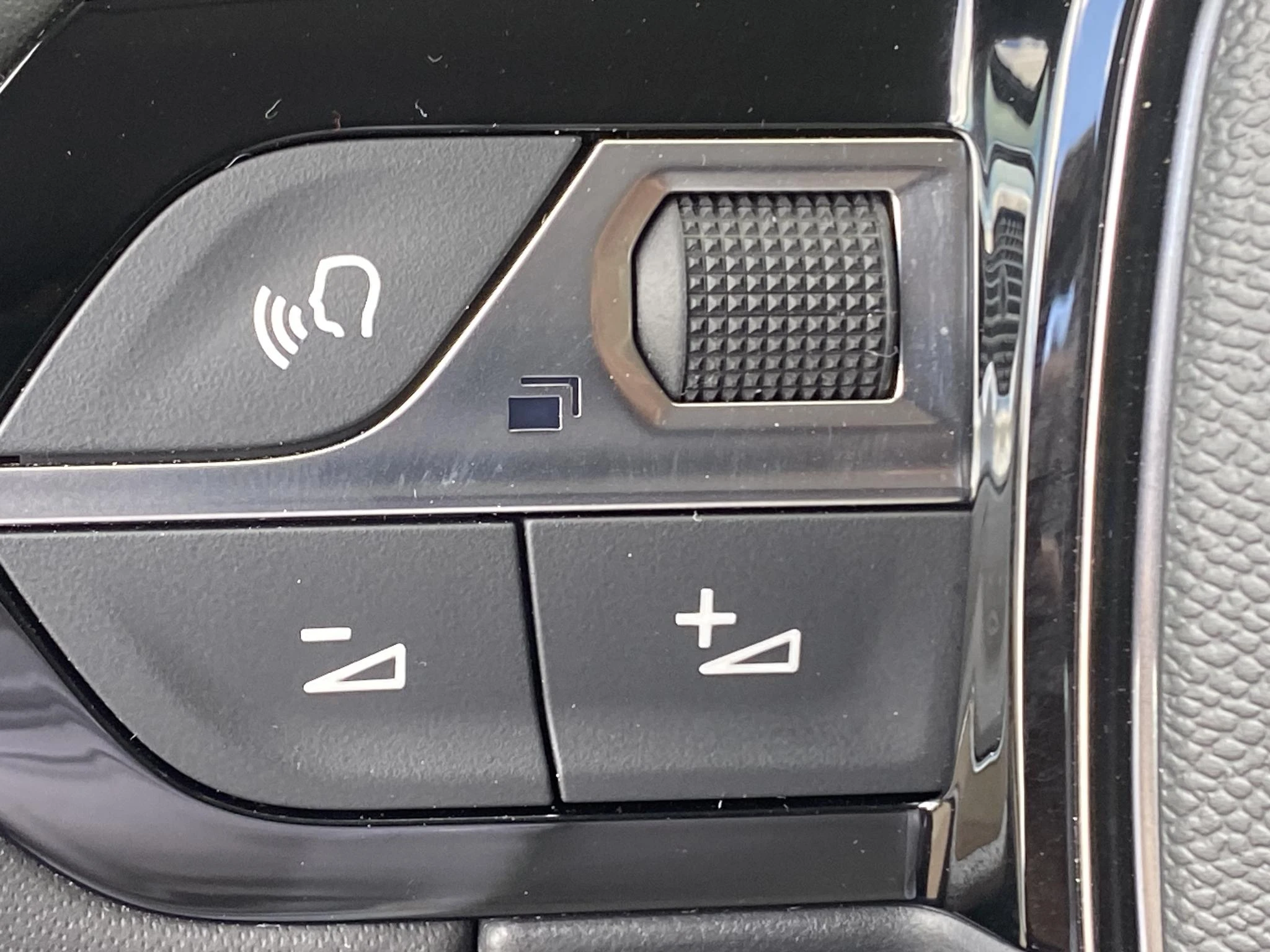 Peugeot-e-208-image-44