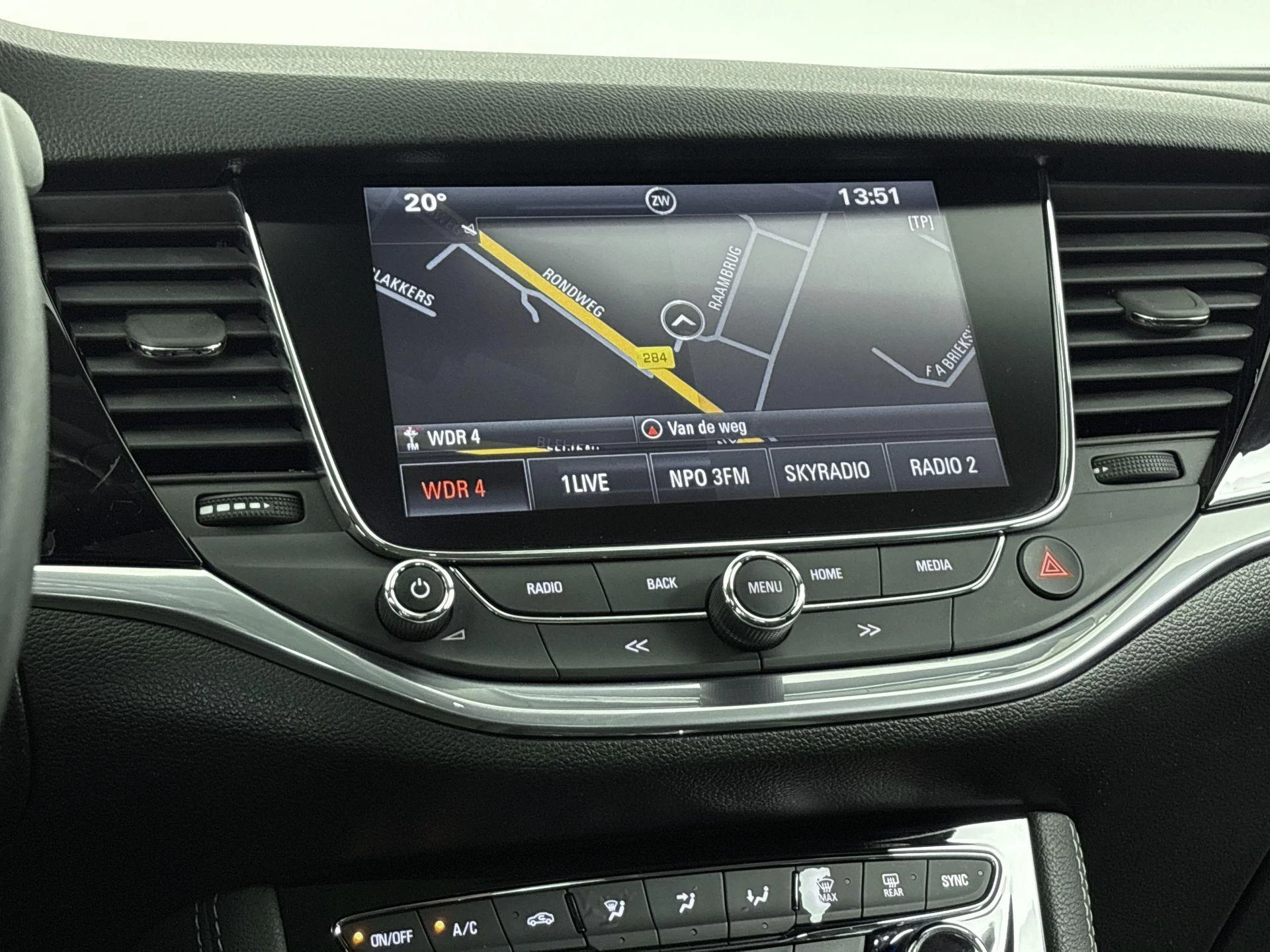 Opel-Astra-image-16