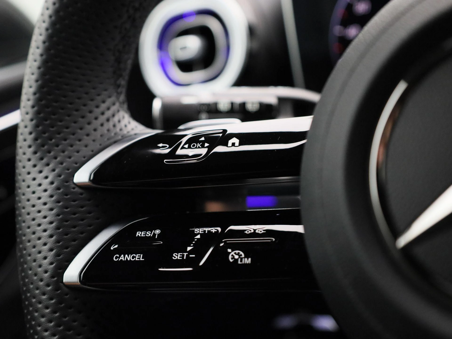 Mercedes-Benz-GLC-image-18