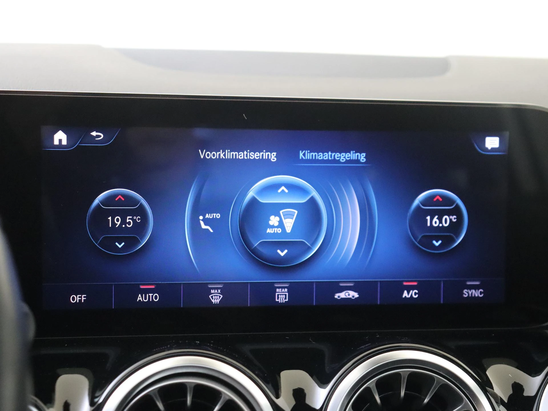 Mercedes-Benz-EQA-image-17