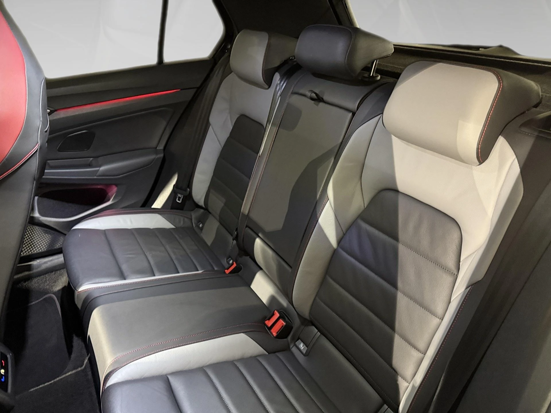 Volkswagen-Golf-image-10
