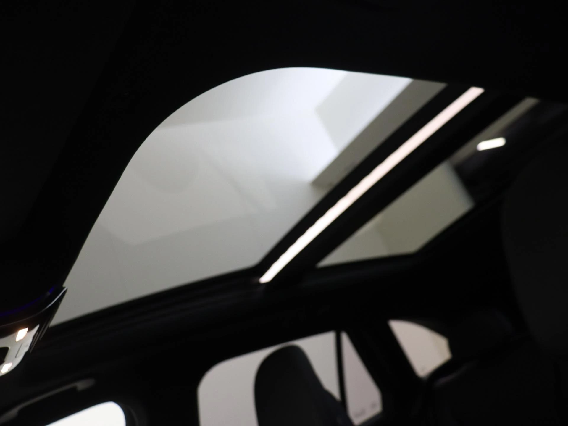 Mercedes-Benz-GLC-image-26