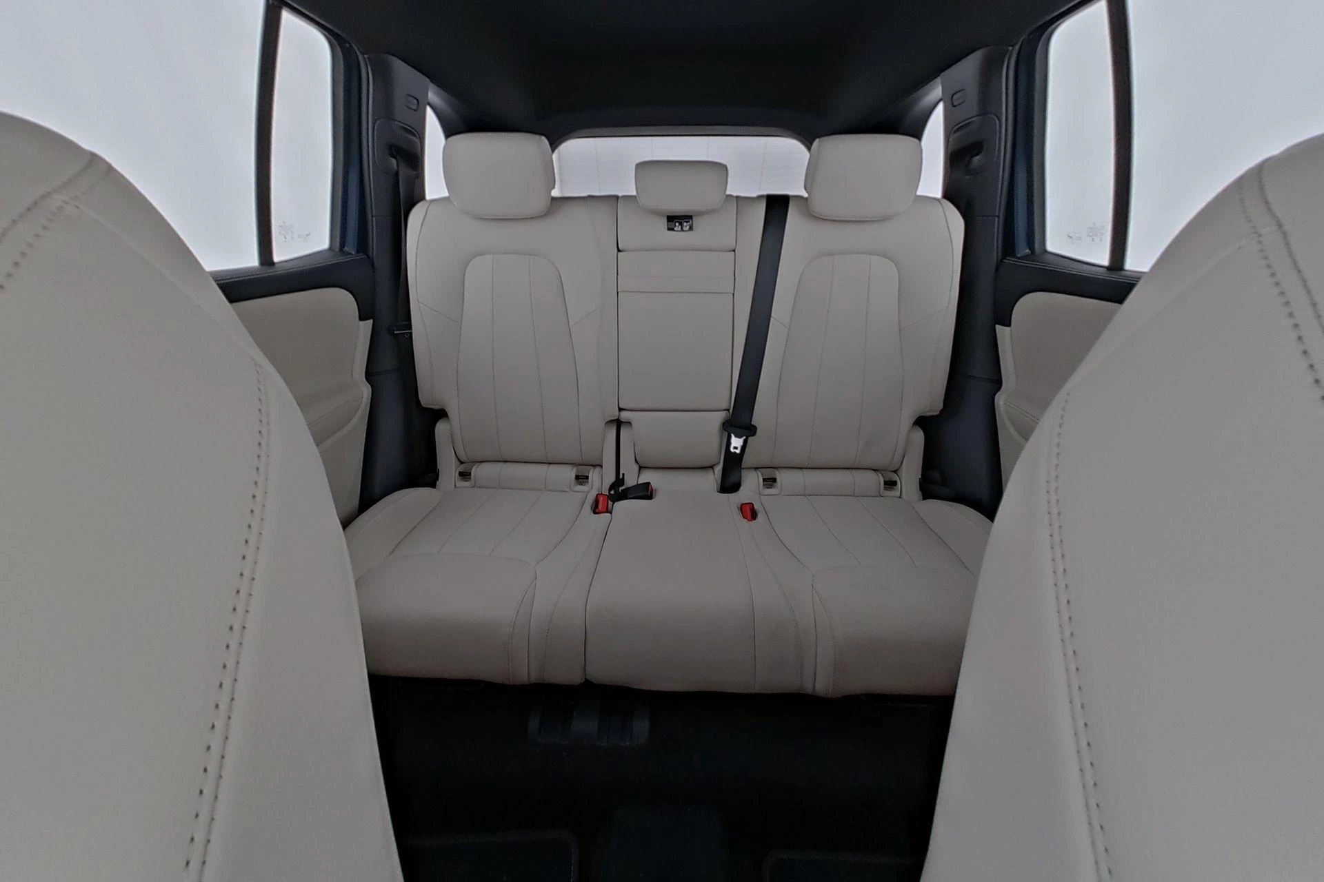 Mercedes-Benz-GLB-image-16