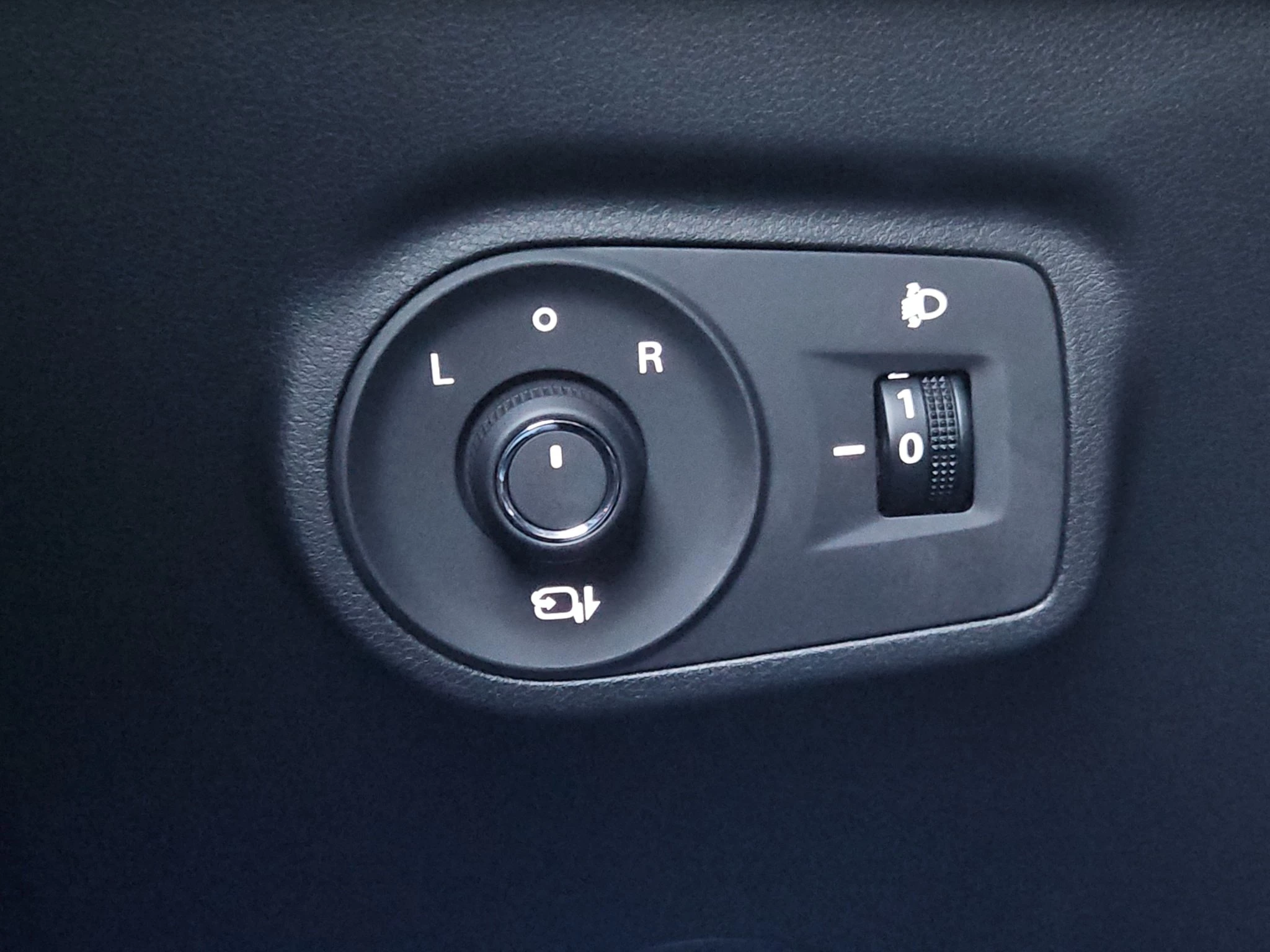 MG ZS Luxury 1.5 Hybrid+ Autom LED ACC GJR RFK SHZ