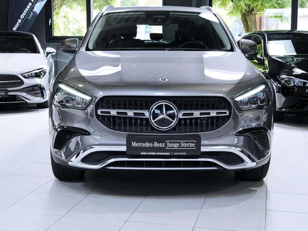 Mercedes-Benz-GLA 220-image-3