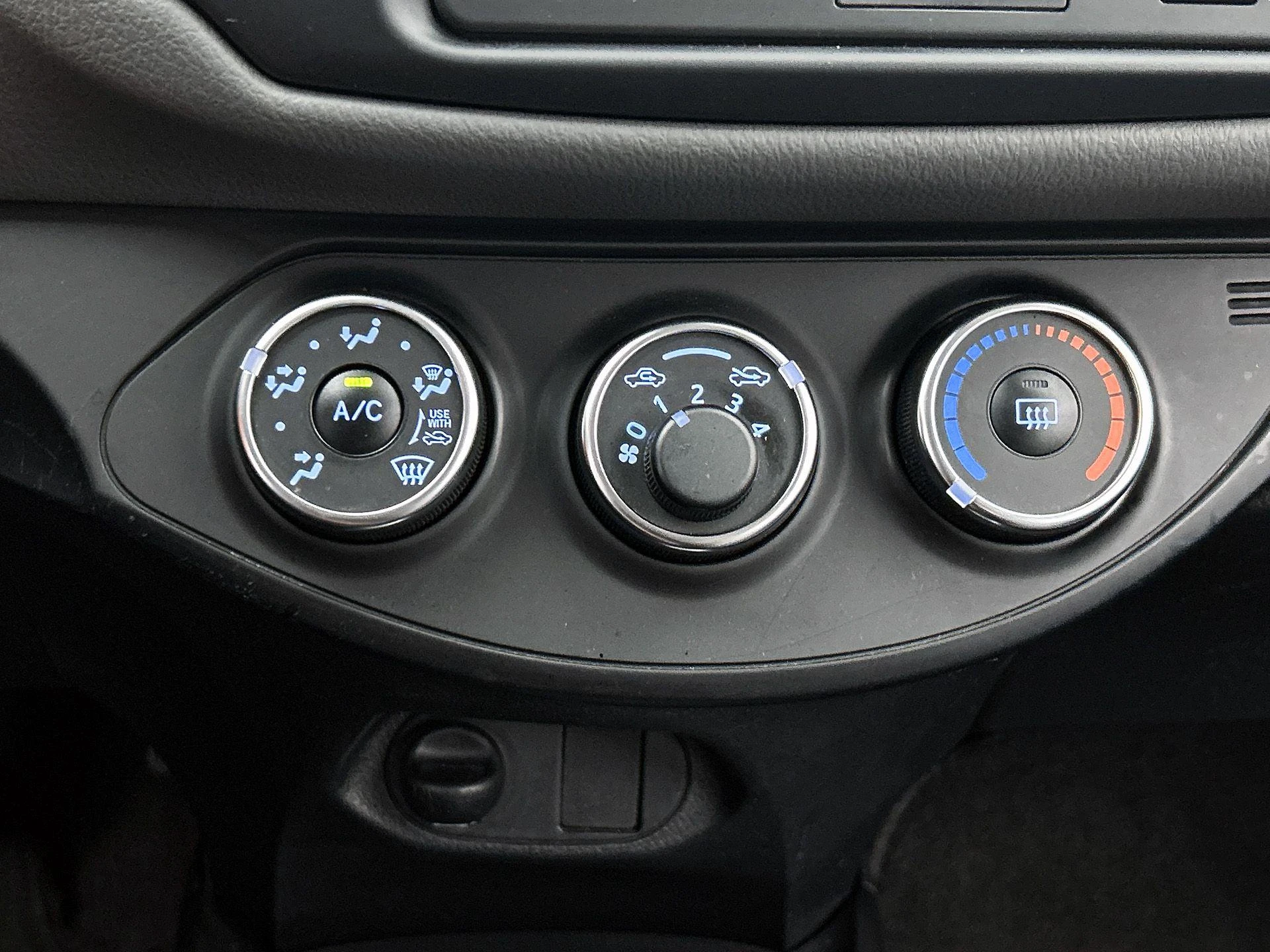 Toyota-Yaris-image-23