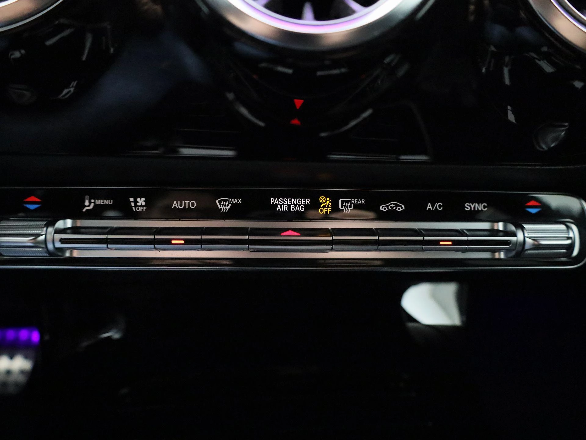 Mercedes-Benz-CLA-image-24