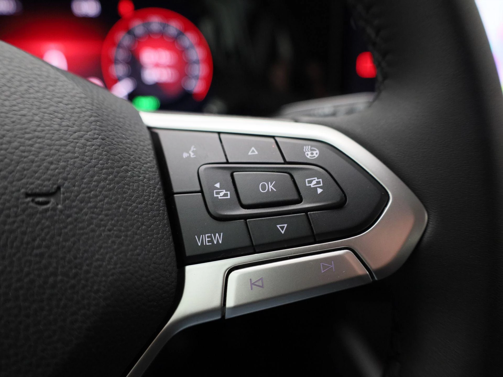 Volkswagen-Golf-image-25