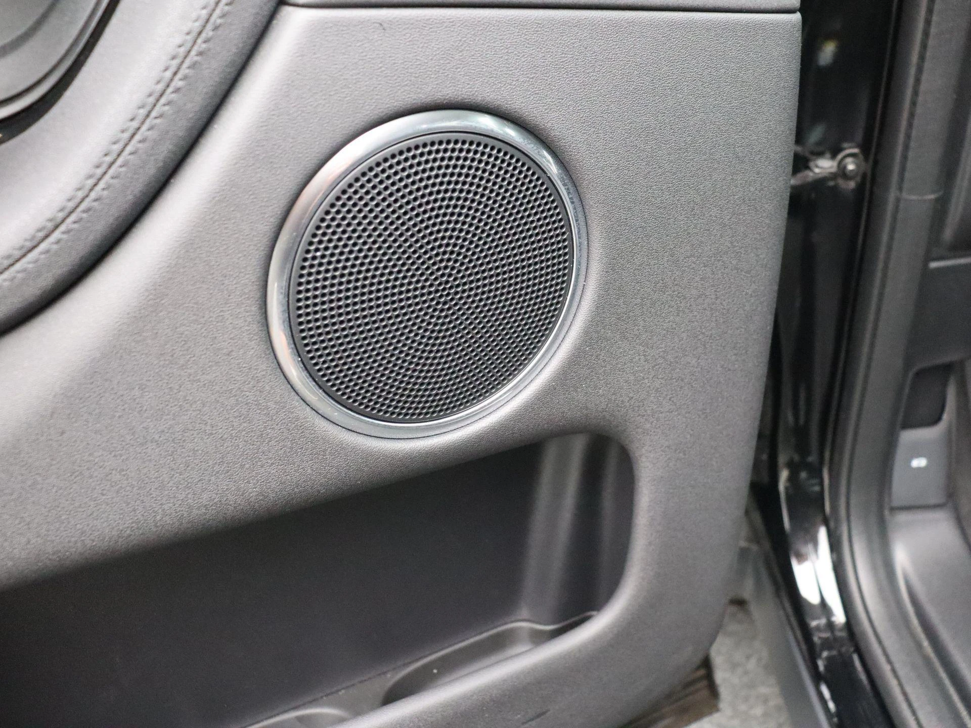Land Rover-Discovery Sport-image-9
