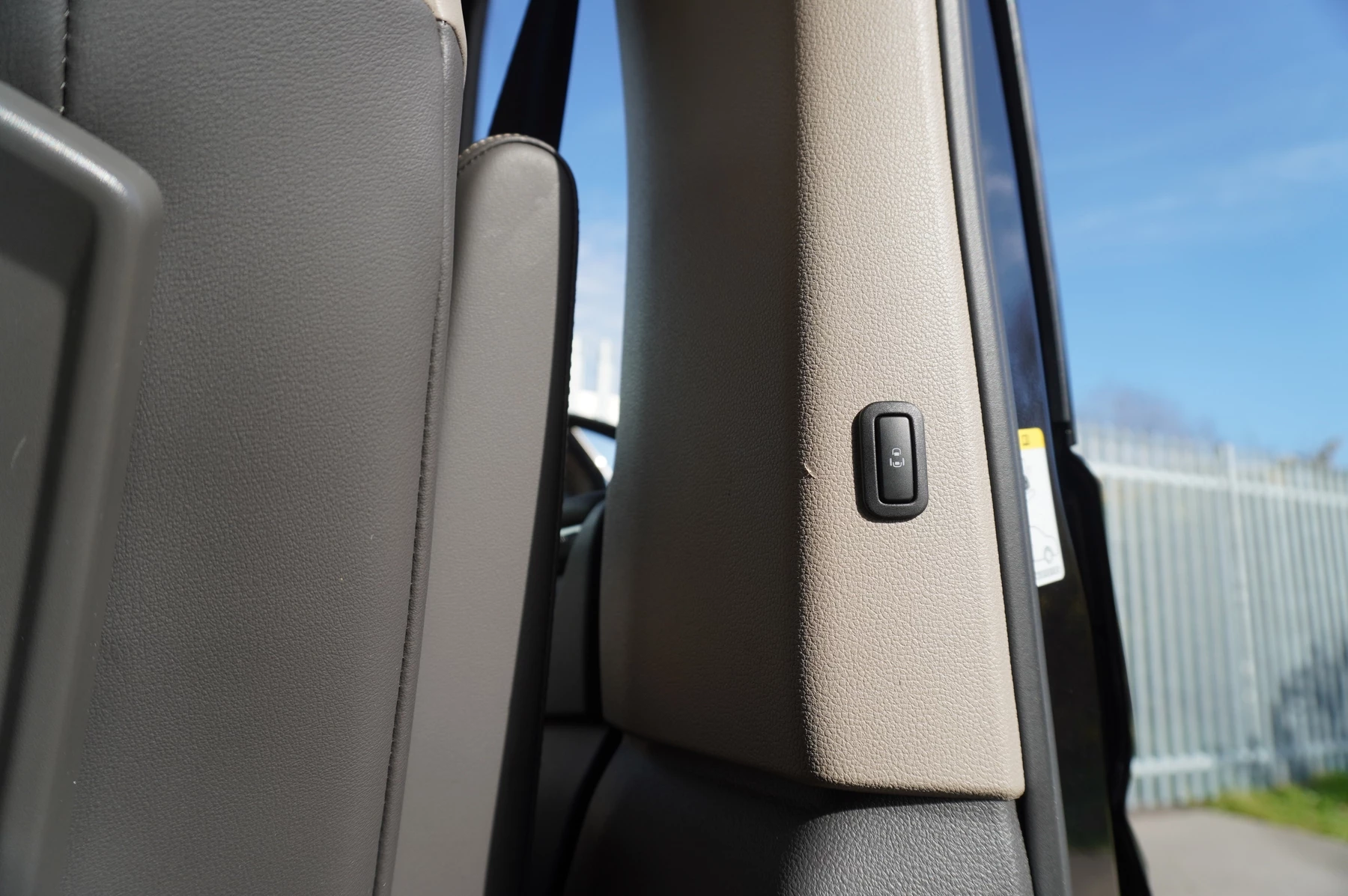 Volkswagen-Multivan-image-33