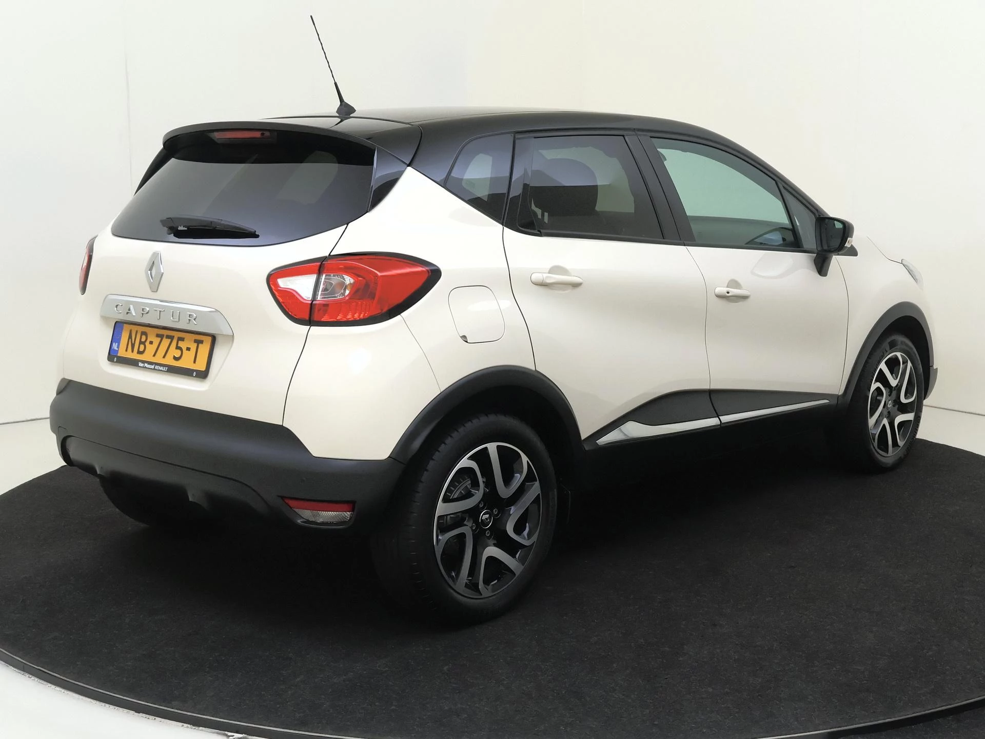 Renault-Captur-image-6