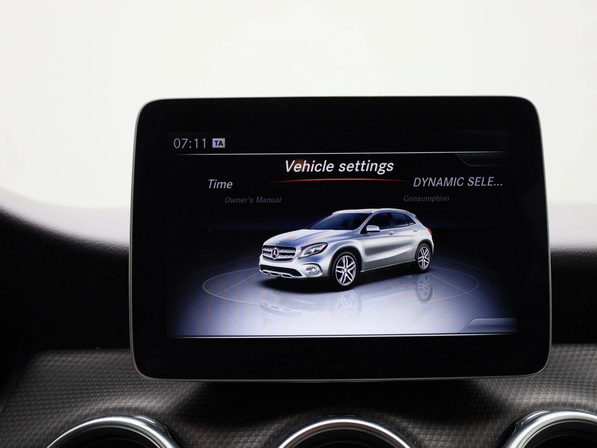 Mercedes-Benz-GLA-image-26