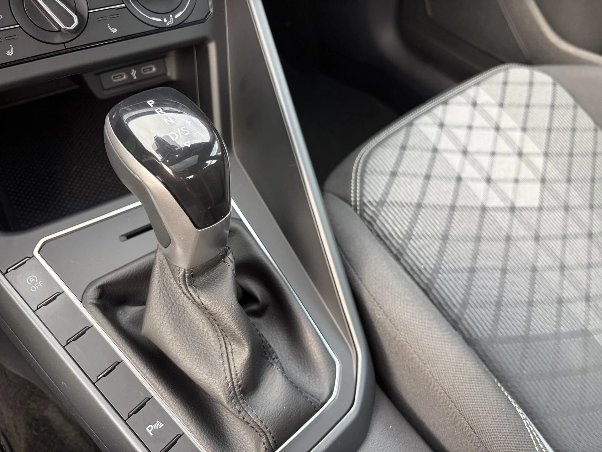 Volkswagen-Taigo-image-8