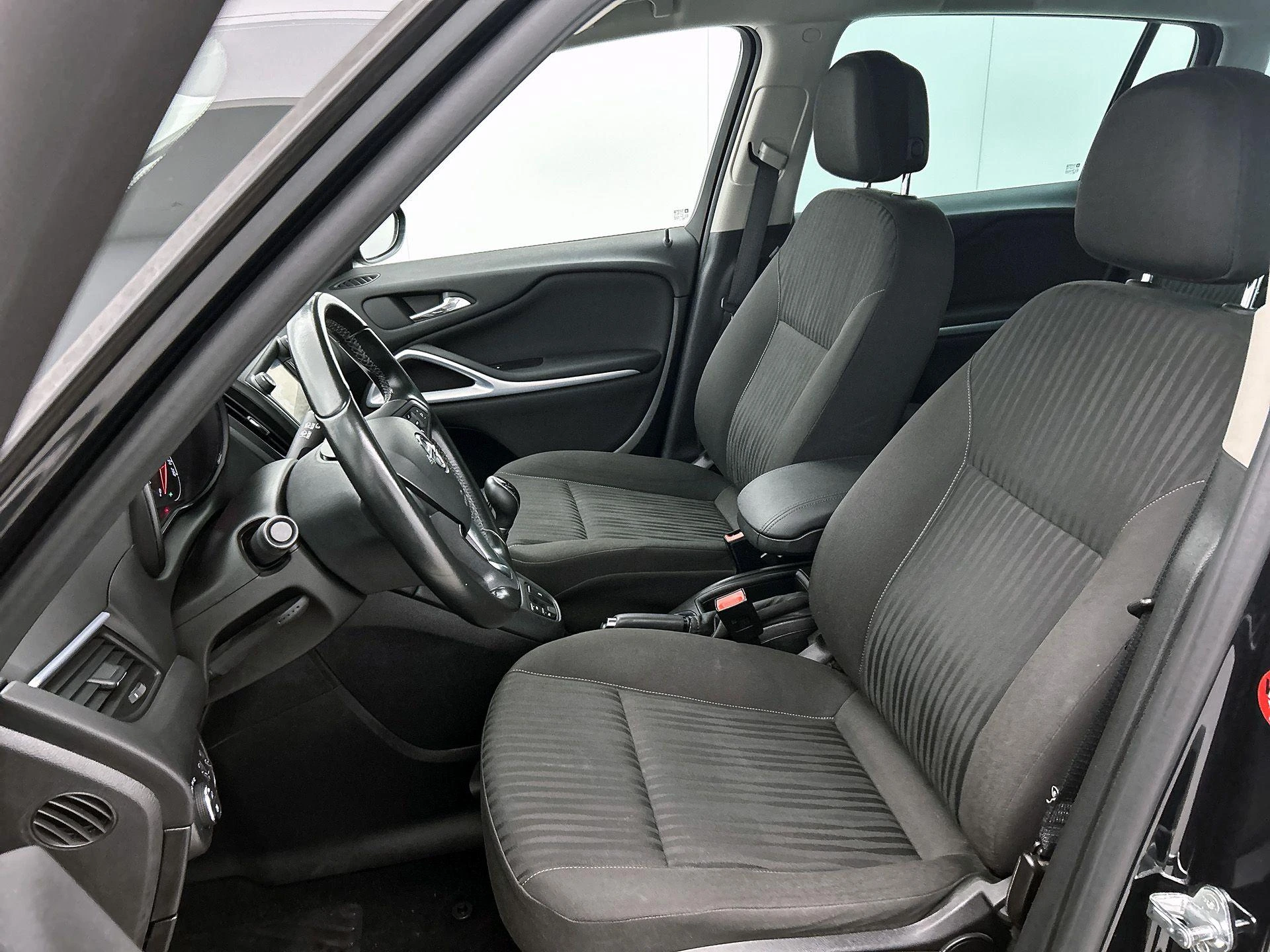 Opel-Zafira Tourer-image-30