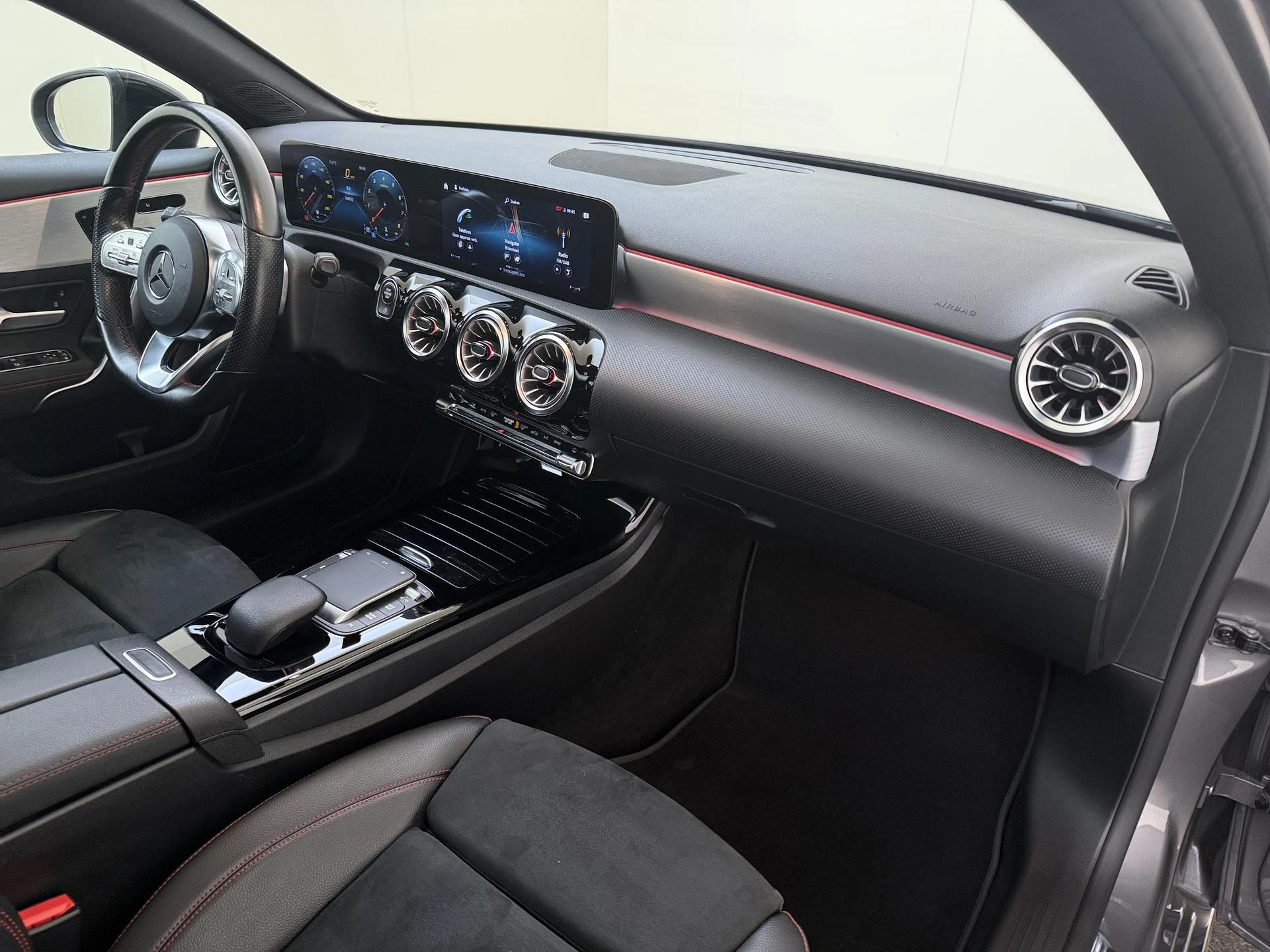 Mercedes-Benz-A-Klasse-image-2
