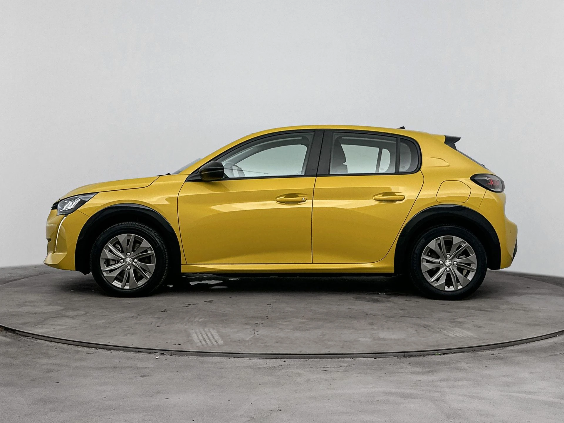 Peugeot-e-208-image-1