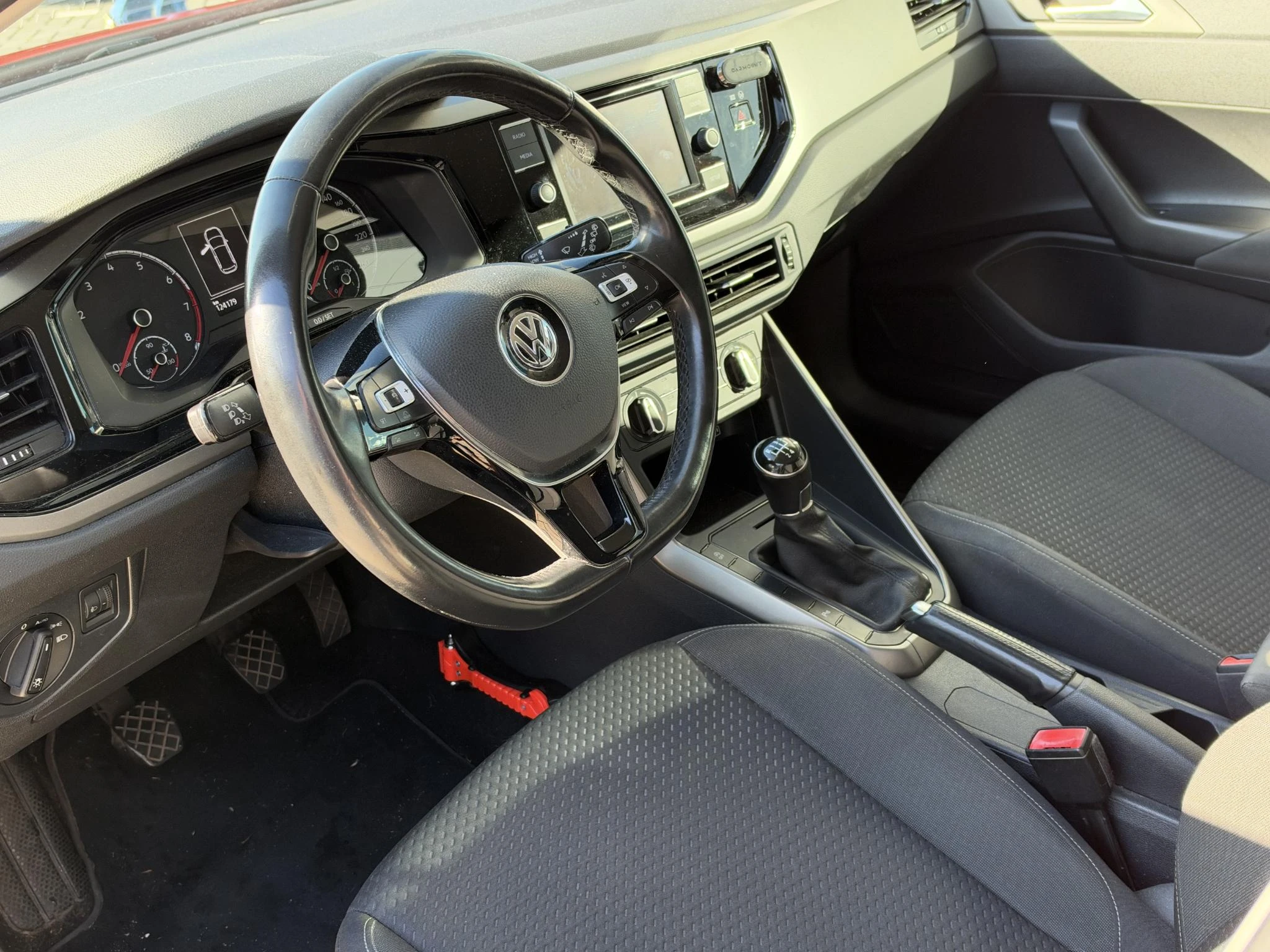 Volkswagen-Polo-image-2