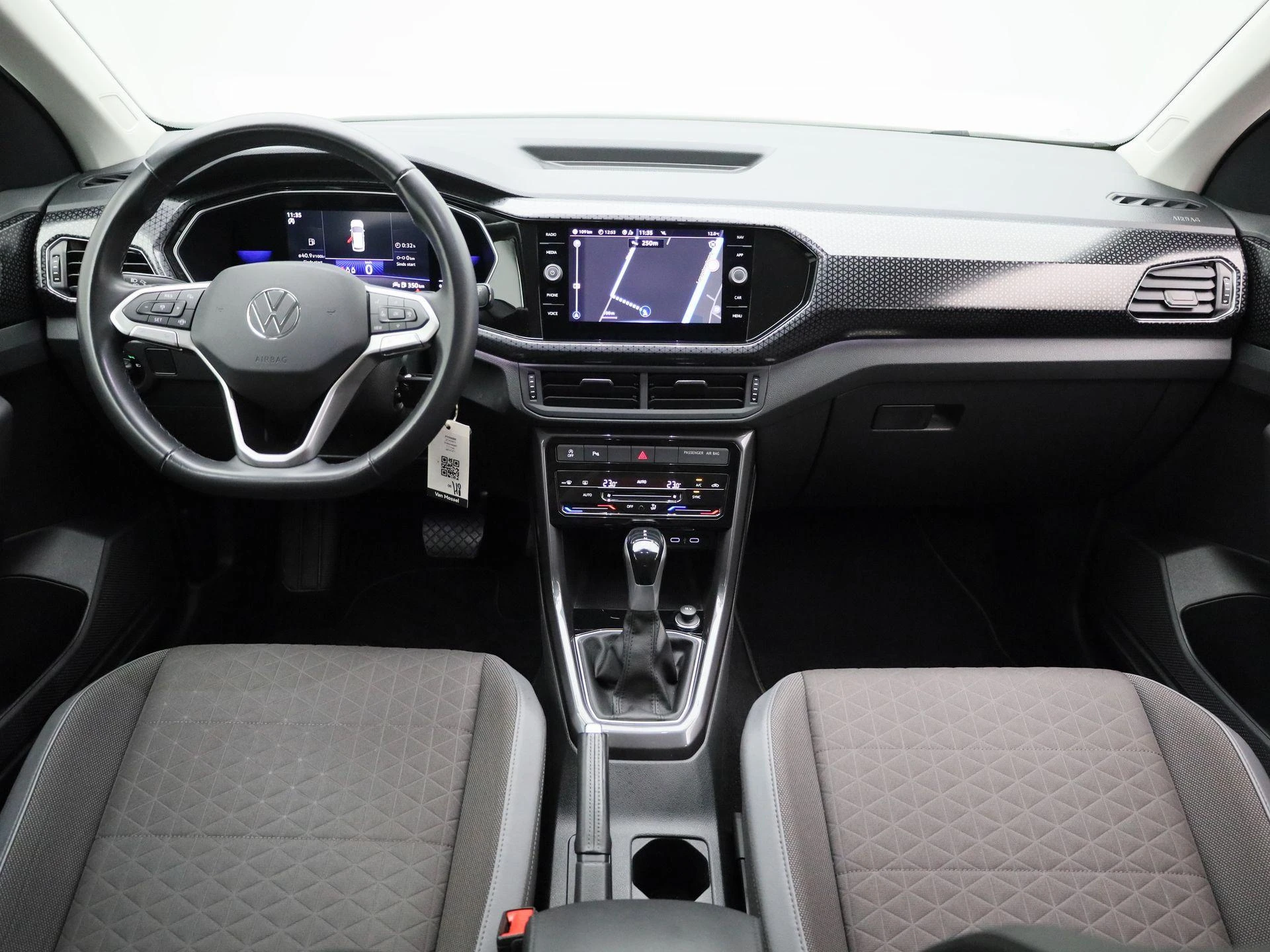 Volkswagen-T-Cross-image-7