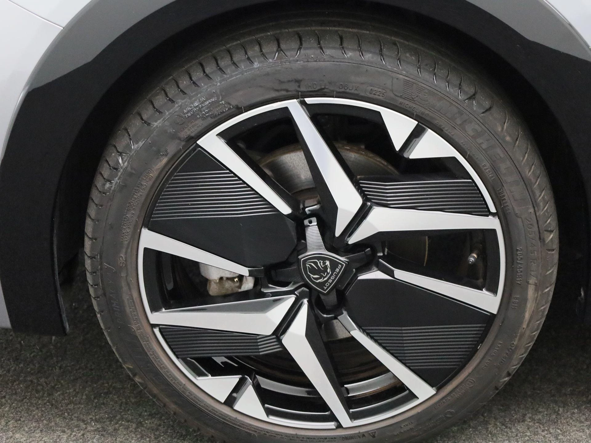 Peugeot 208 1.2 HYBRID 100 e-DSC6 GT