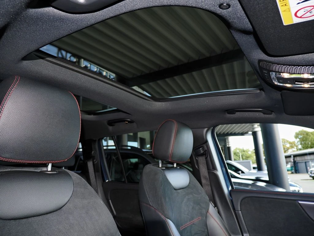 Mercedes-Benz-EQB 300-image-13