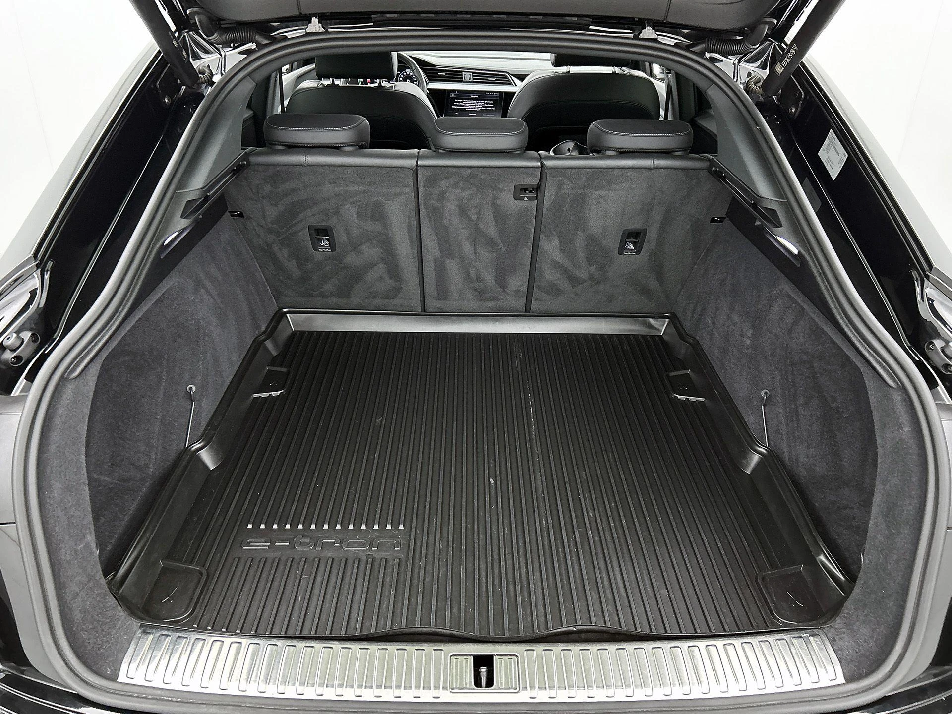 Audi-Q8 Sportback e-tron-image-14