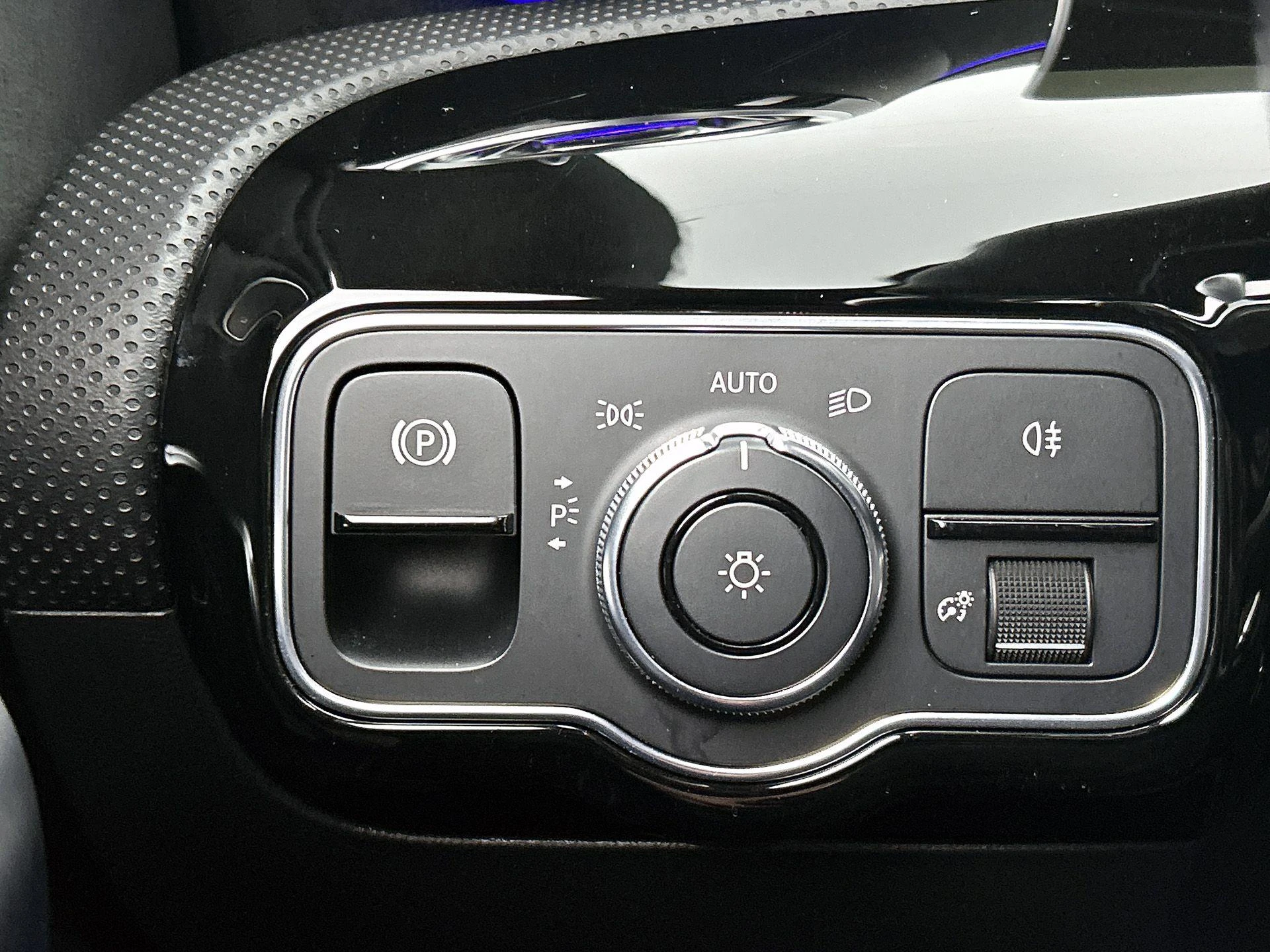 Mercedes-Benz-CLA-image-22