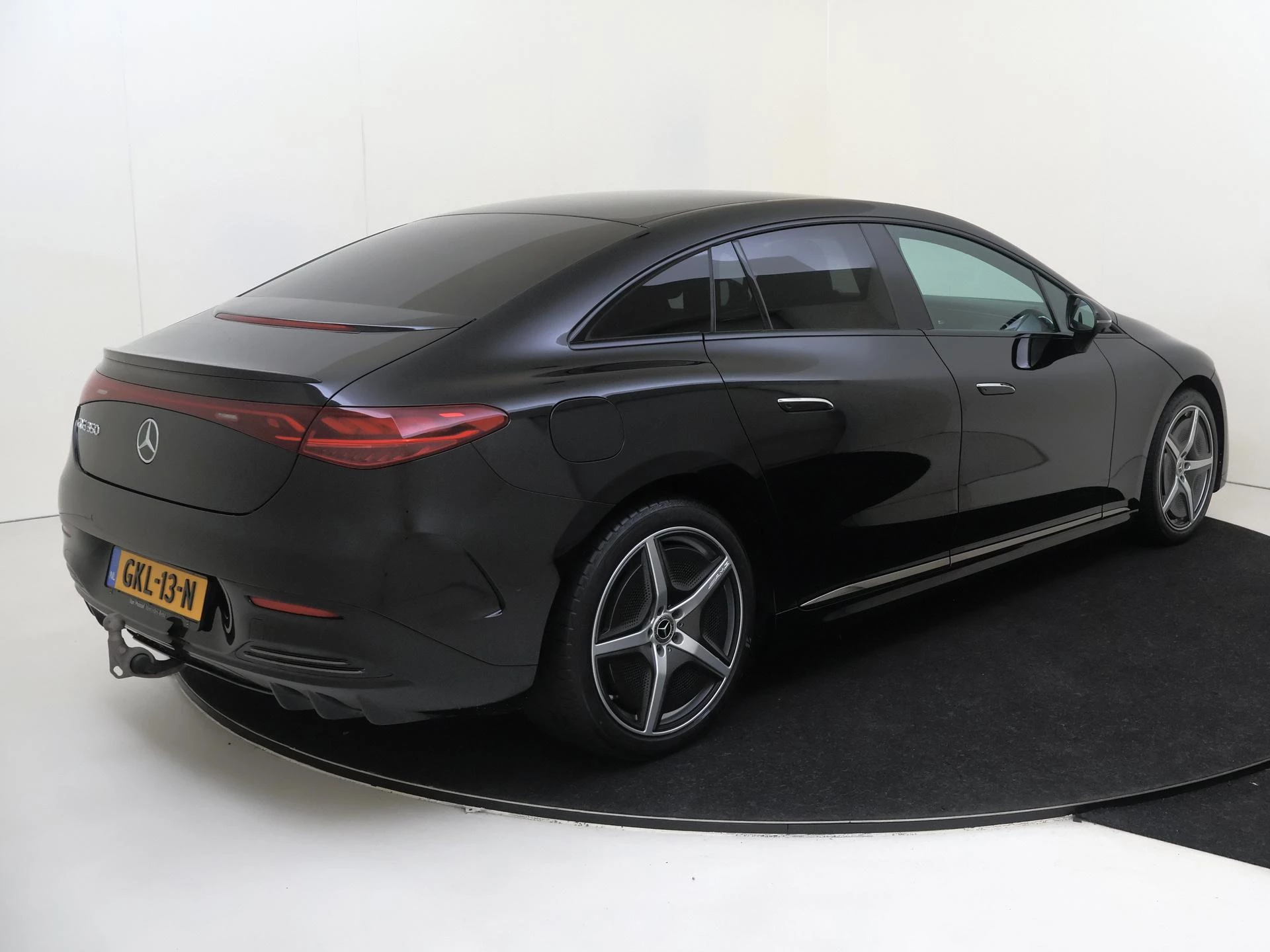 Mercedes-Benz-EQE-image-3