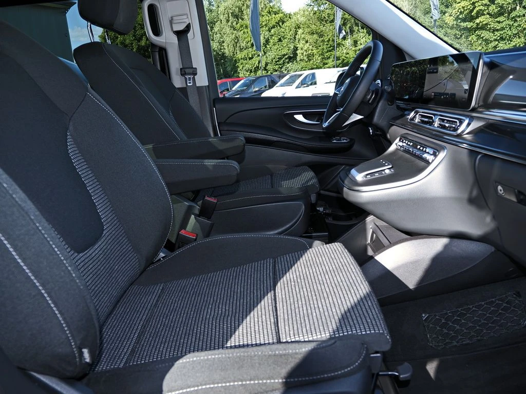 Mercedes-Benz-V-Klasse 220-image-10