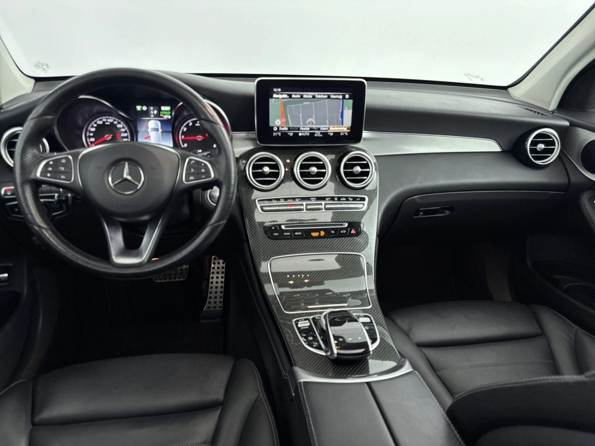 Mercedes-Benz-GLC-image-15
