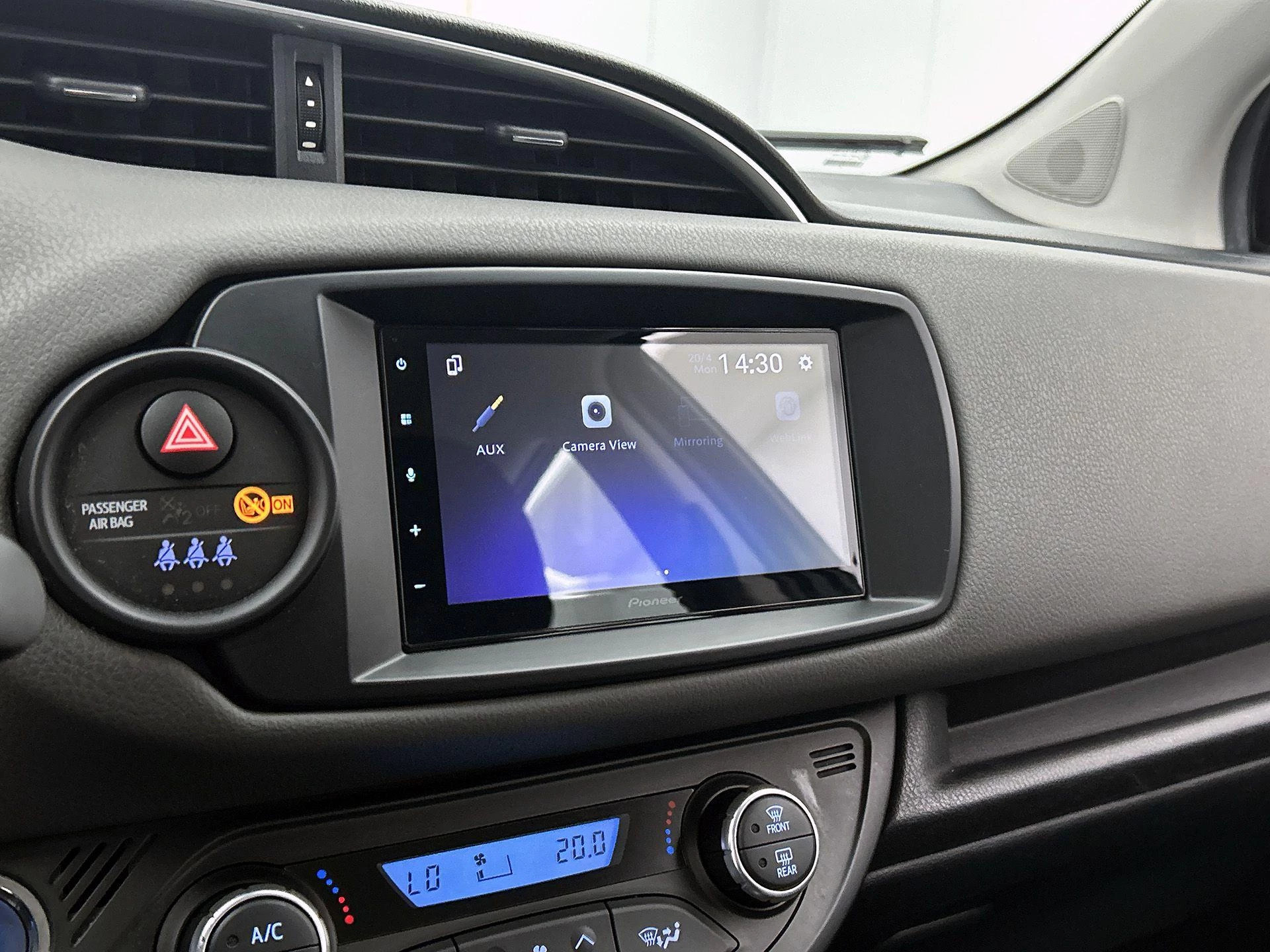 Toyota-Yaris-image-10